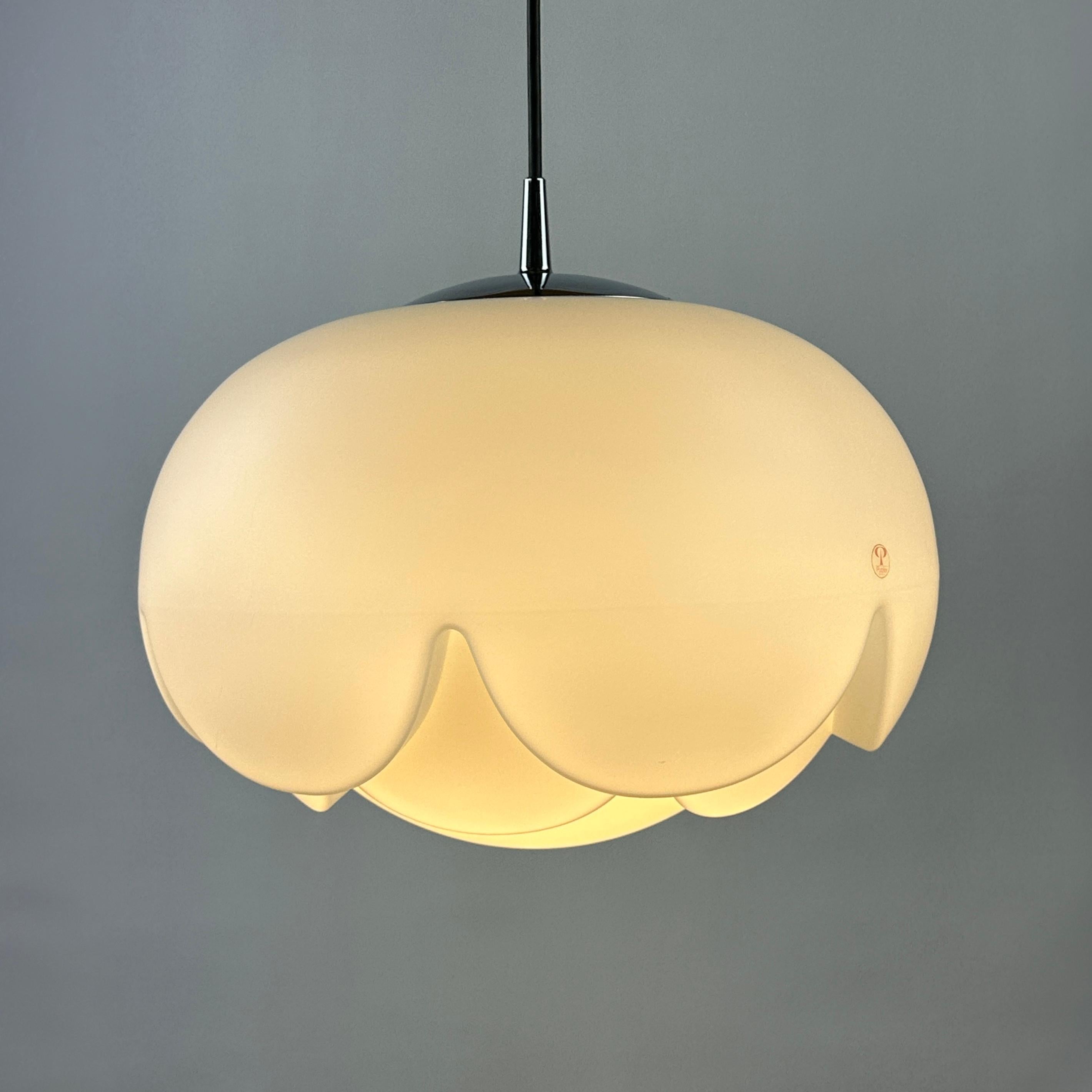1 of 4 Large frosted glass Artichoke shaped pendant lamp XL by Peill and Putzler In Excellent Condition For Sale In TERHEIJDEN, NB