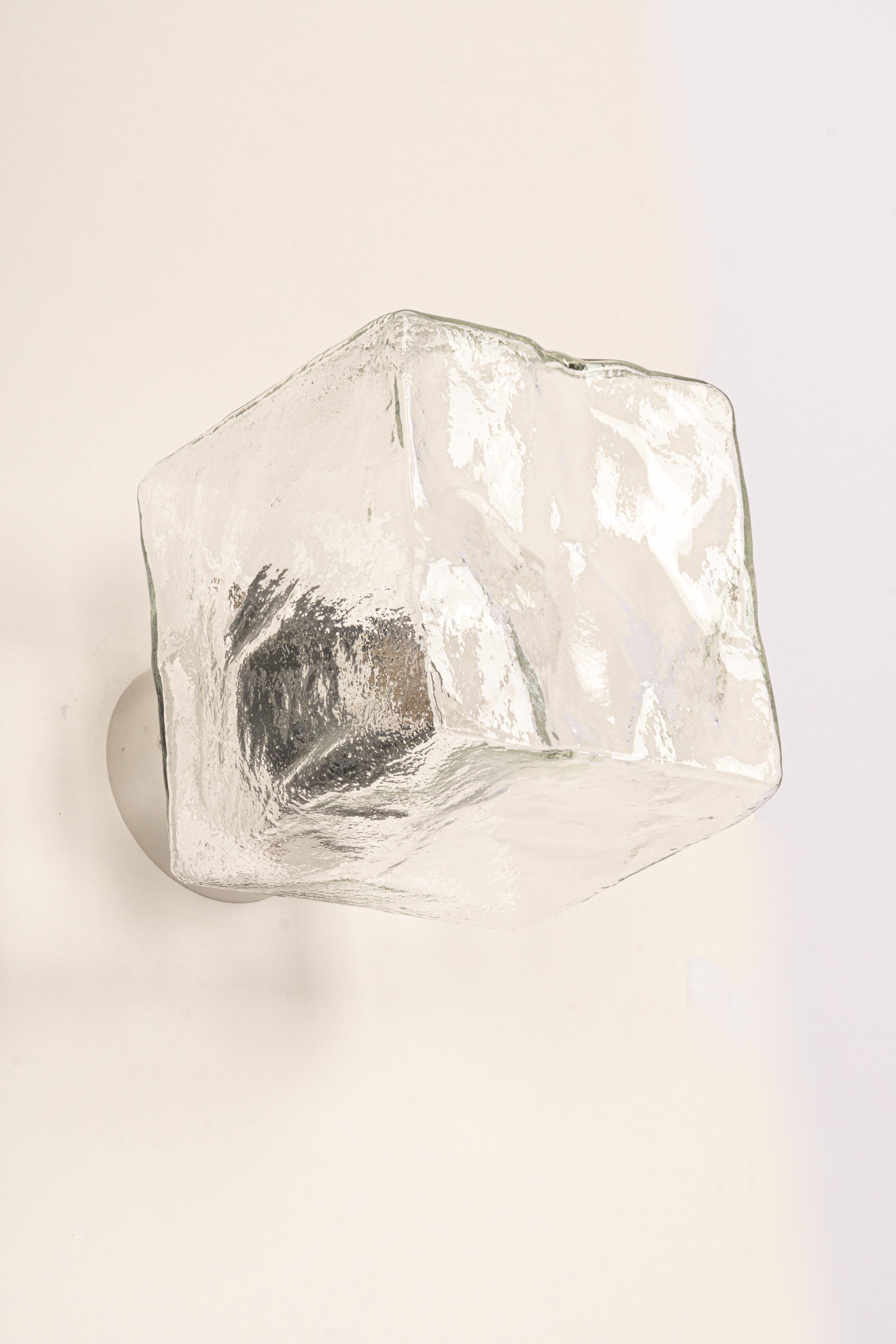 1 of 4 Large Murano Ice Glass Wall Light by Kalmar Cube, Austria, 1960s For Sale 6