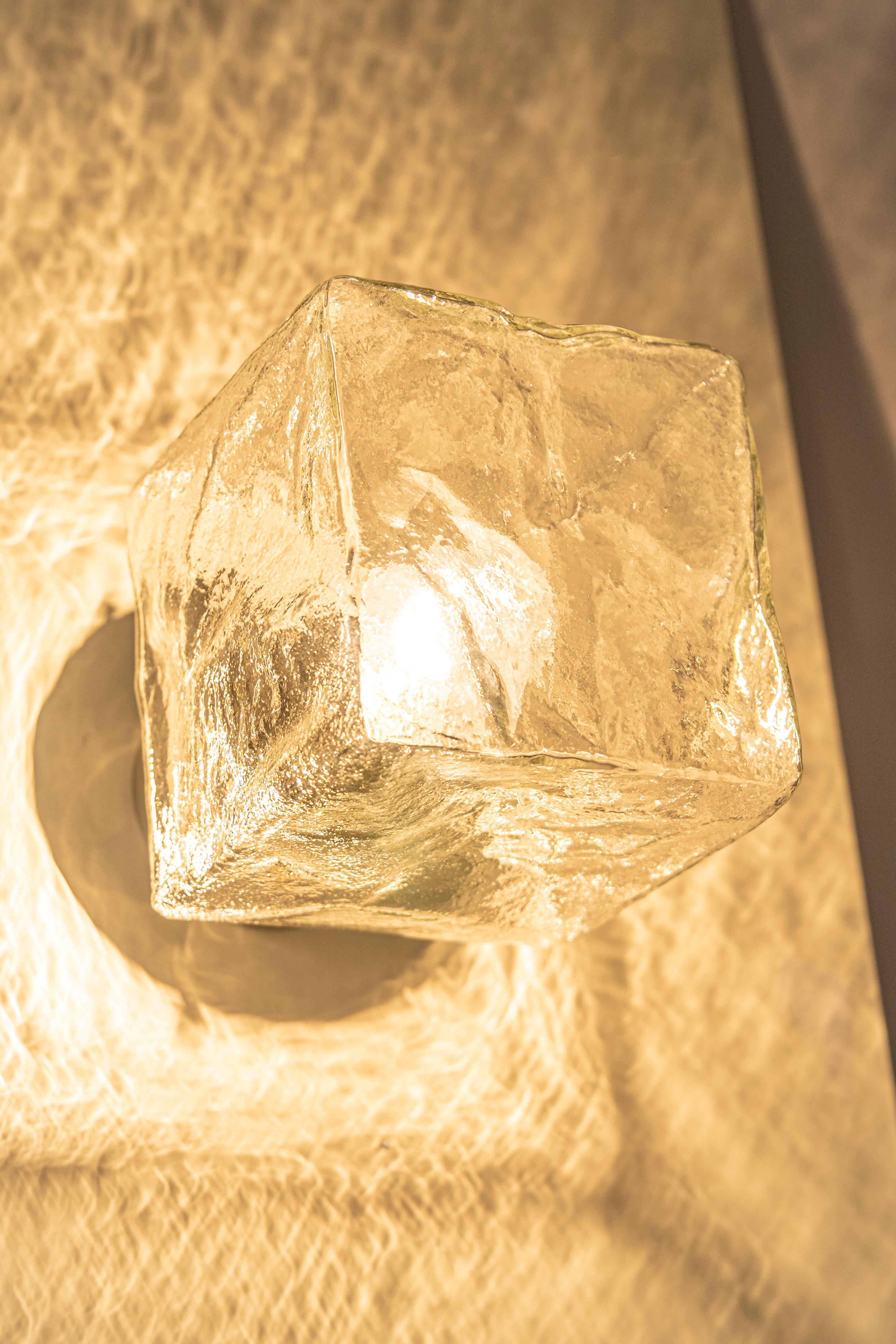 1 of 4 Large Murano Ice Glass Wall Light by Kalmar Cube, Austria, 1960s For Sale 2
