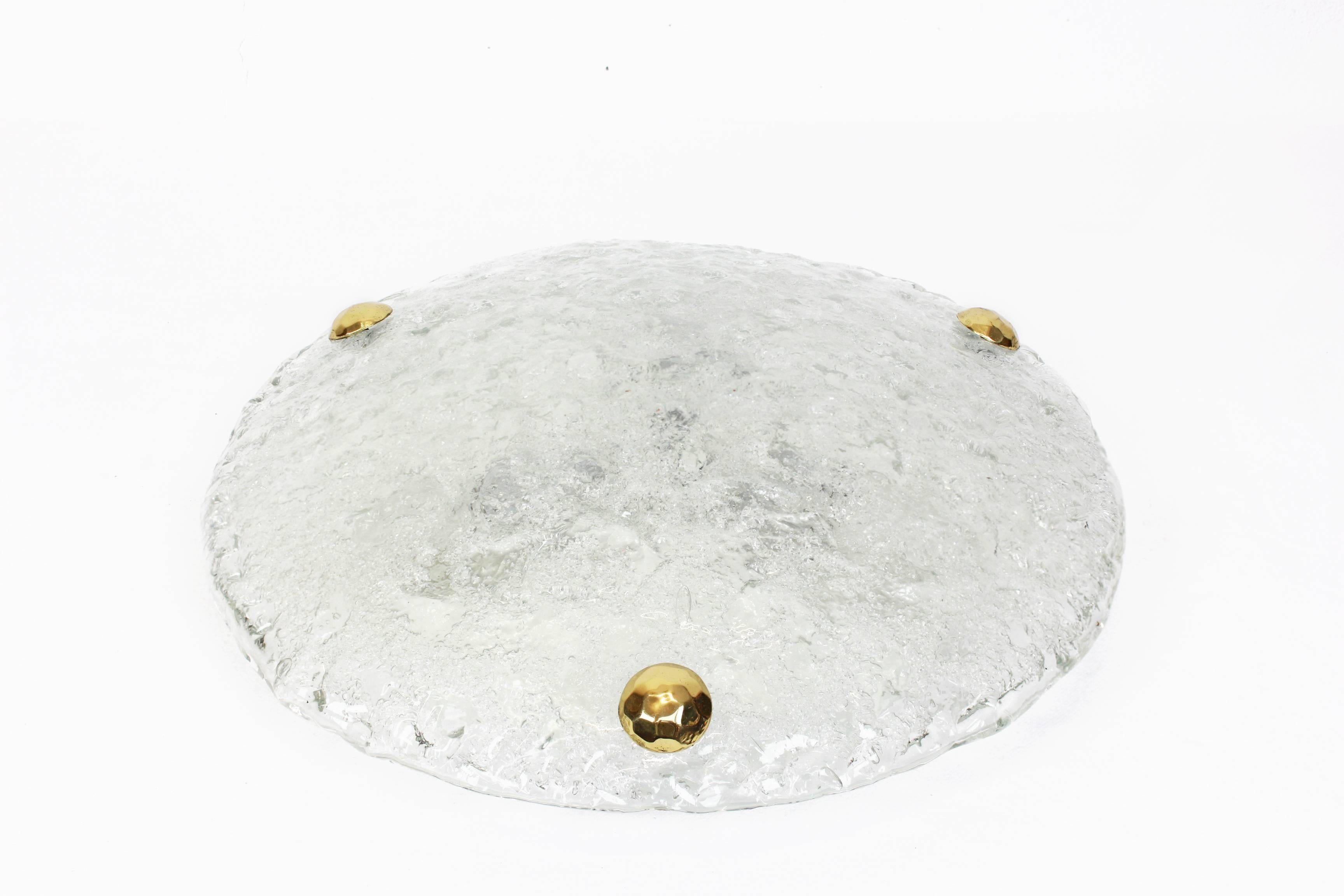 A wonderful round ice glass flushmount by Hillebrand Leuchten, Germany, 1970s.
Thick textured Murano ice glass fixture on a white metal base with three brass screws.

High quality and in very good condition. Cleaned, well-wired and ready to use.
