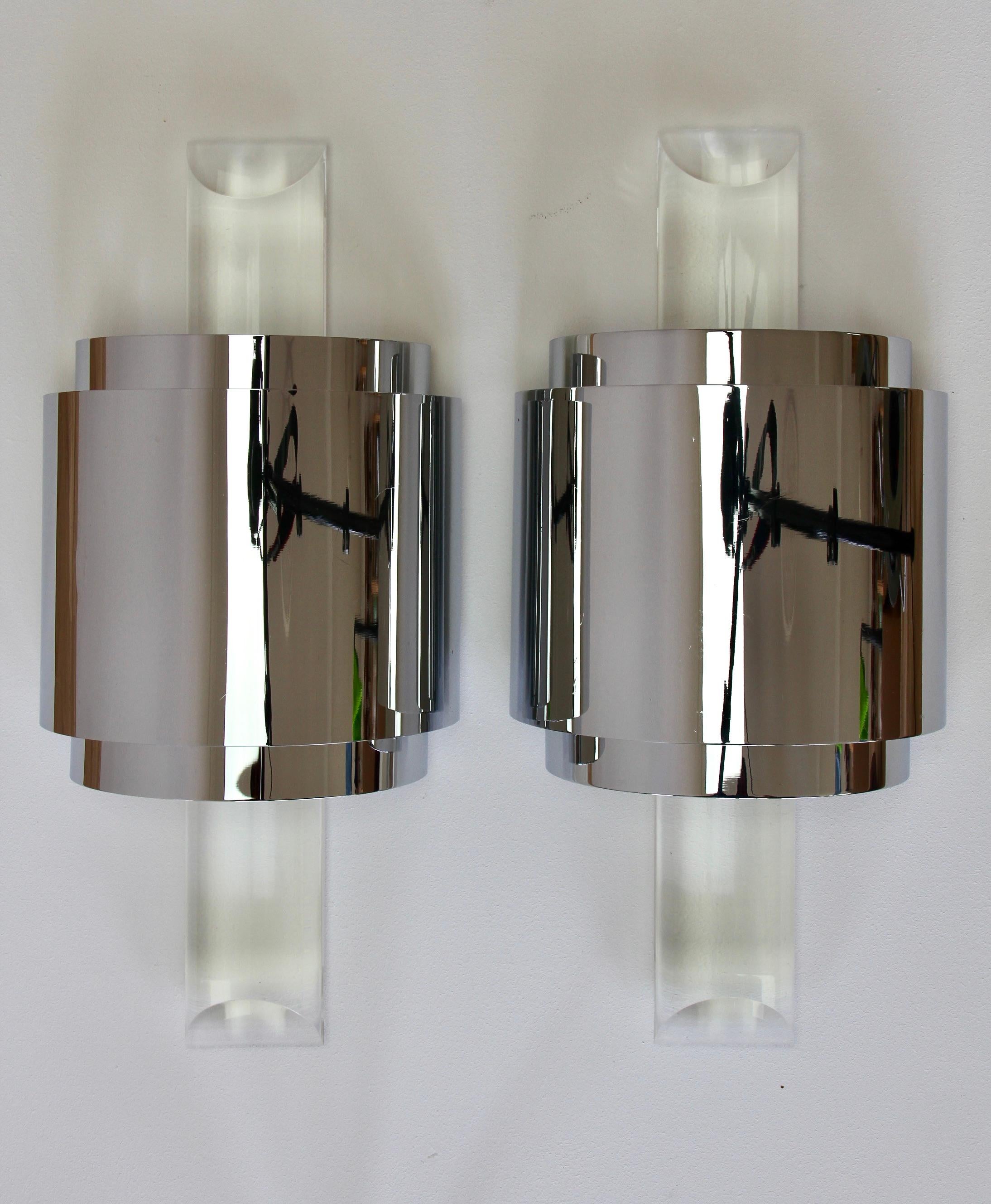 1 of 4 Large Vintage Hollywood Regency Lucite and Chrome Wall Lights or Sconces For Sale 6
