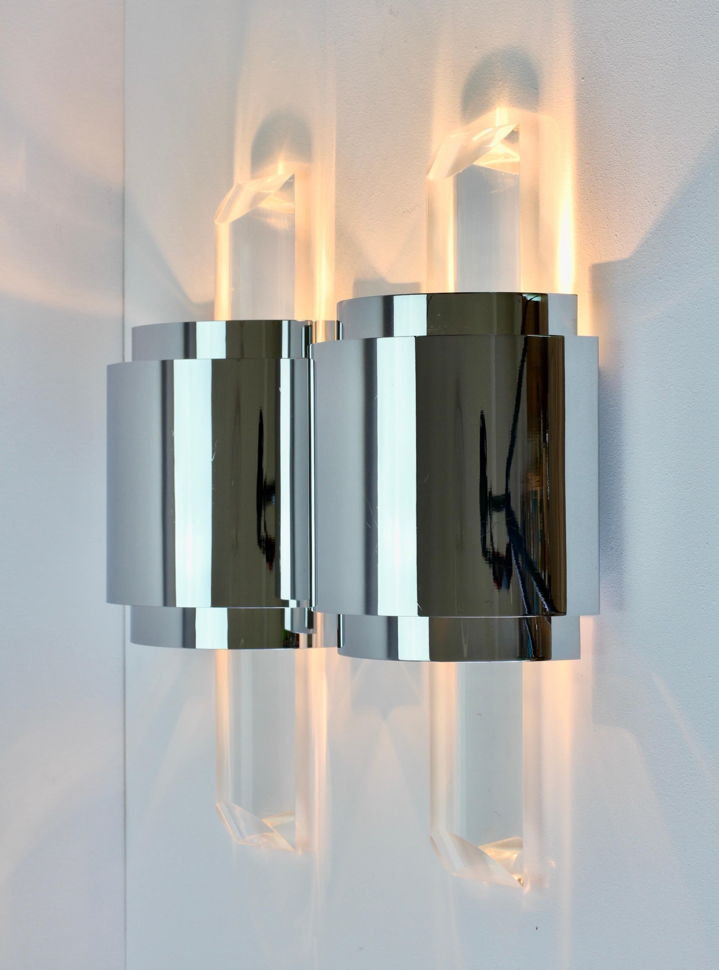 1 of 4 Large Vintage Hollywood Regency Lucite and Chrome Wall Lights or Sconces For Sale 2