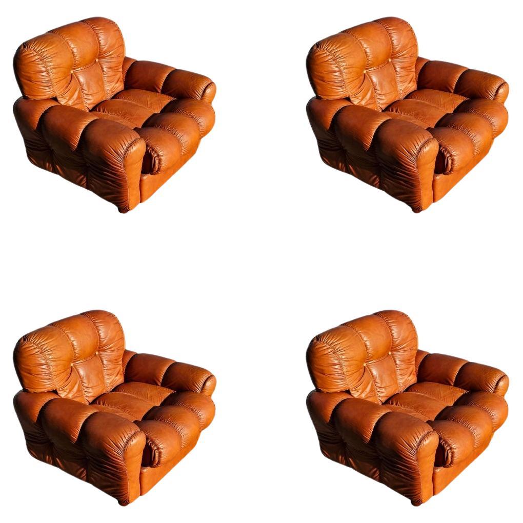 1 des 4 fauteuils club en cuir cognac, Italie, années 1970