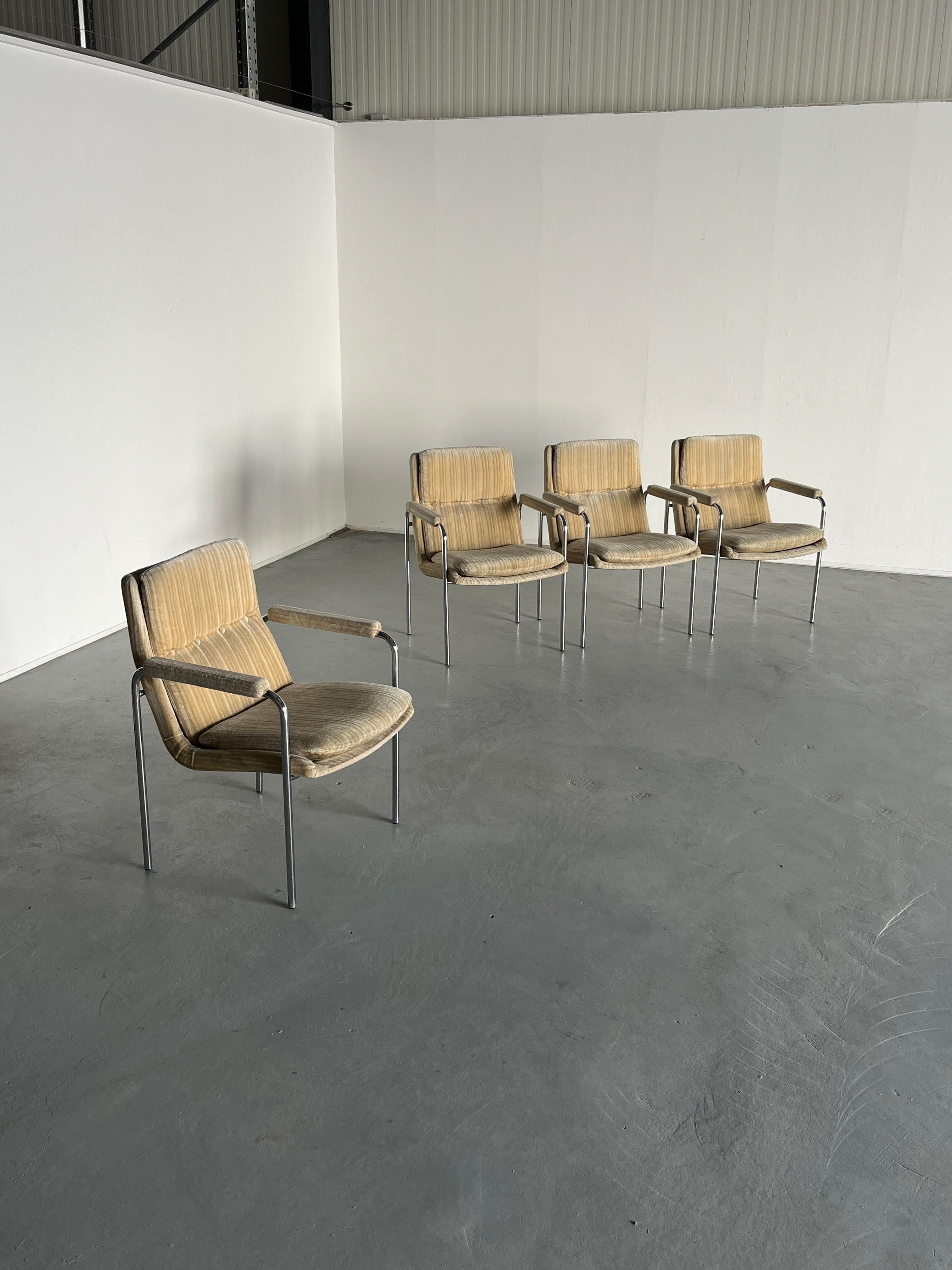 Four vintage comfortable Mid-Century modern armchairs with a chromed metal structure and beige upholstered seating.
Can be used as dining chairs, lounge chairs or accent chairs

Overall in good vintage condition with expected signs of age.