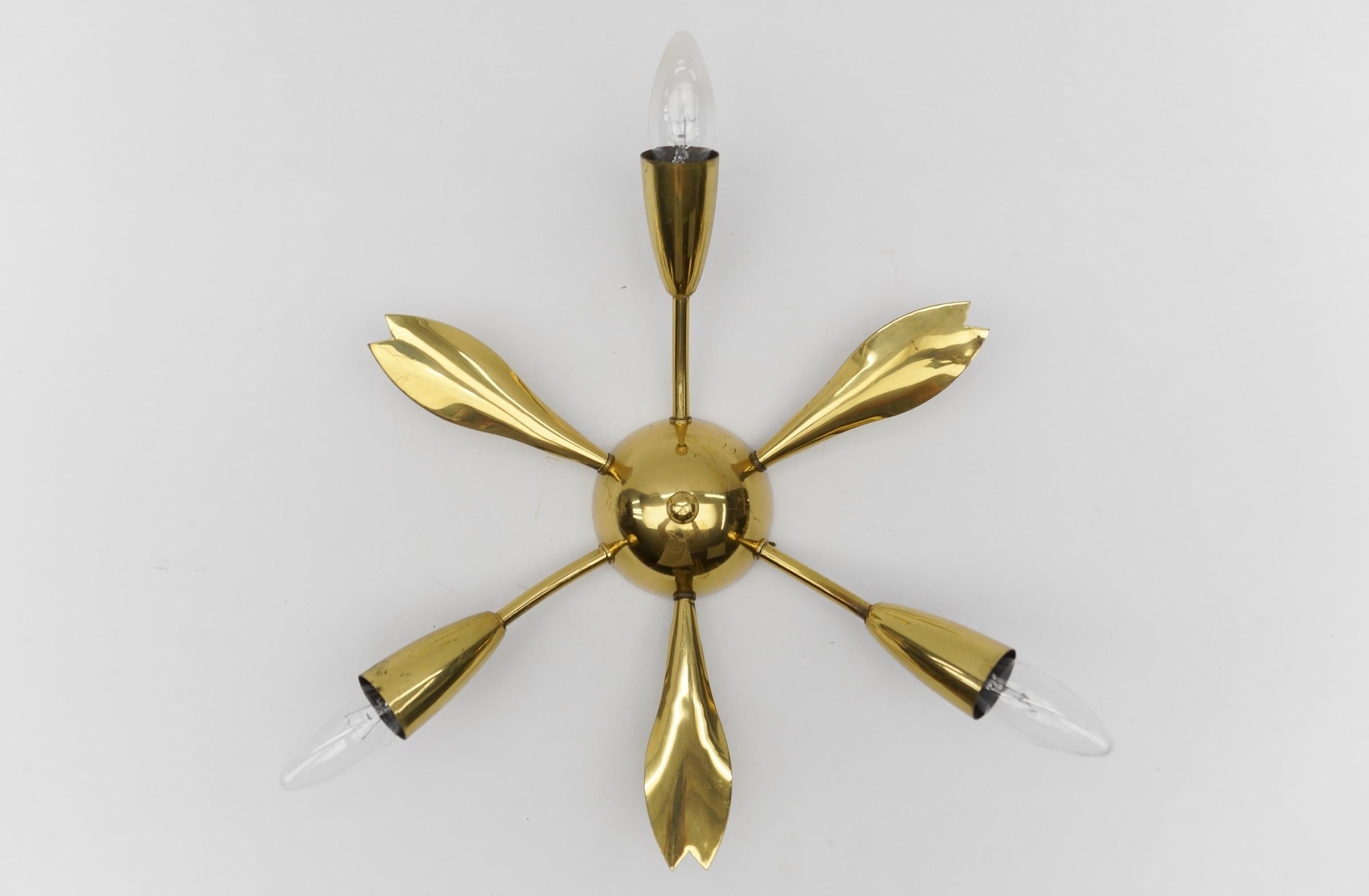 Mid-20th Century 1. of 4 Mid-Century Modern 3-Armed Brass Sputnik Lamp, 1950s Austria For Sale