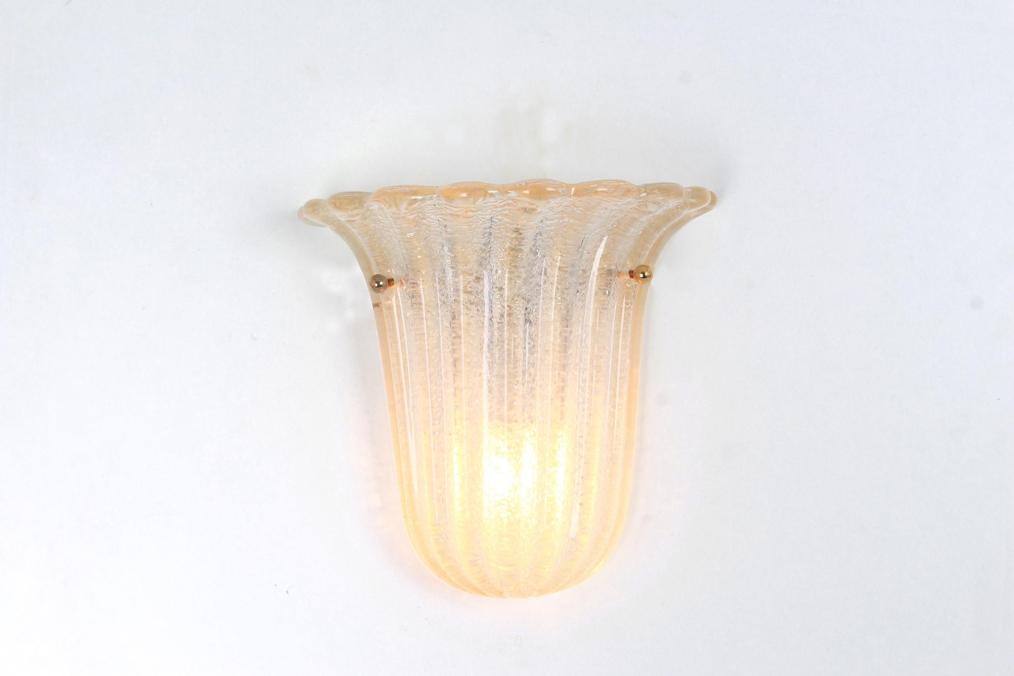 1 of 4  gorgeous sconces with 24-karat gold made by Barovier & Toso, Italy, circa 1970-1979.
High quality and in very good condition. Cleaned, well-wired.
Each glass is unique and handmade. 

Each sconce requires 1 x E14 small bulbs with 40 W max
