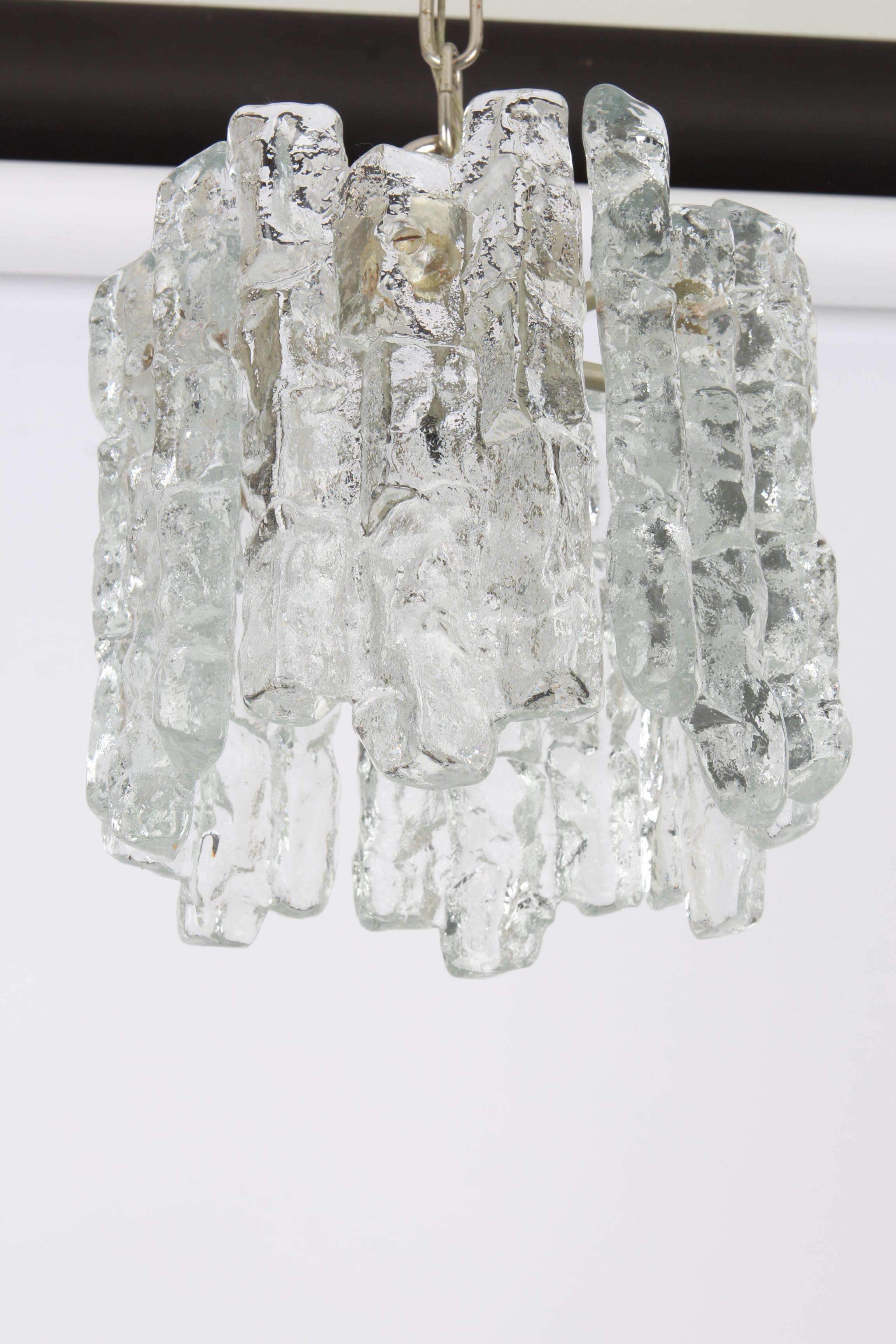 1 des 4 plafonniers en verre de glace de Murano par Kalmar, Autriche, années 1960 Bon état - En vente à Aachen, NRW