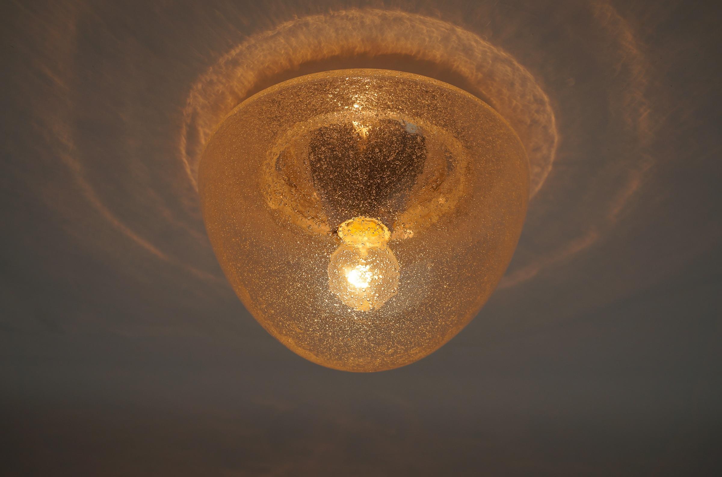 1 of 4 Lampe en verre dorée en forme de champignon, Allemagne, années 1960 en vente 1