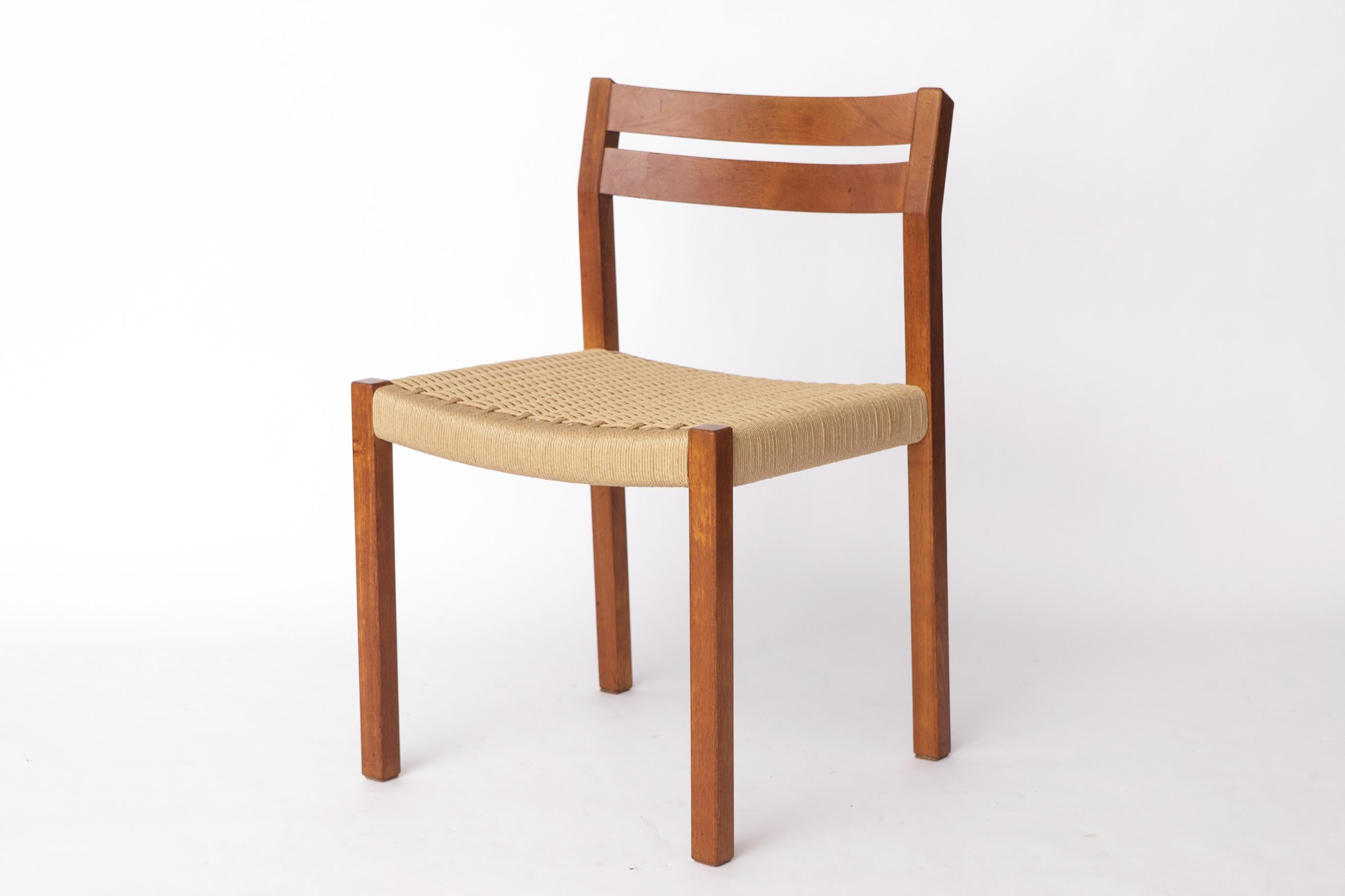 Danese 1 of 4 Niels O. Møller Model 404 Teak Dining Chair – Danish Mid-Century Design in vendita