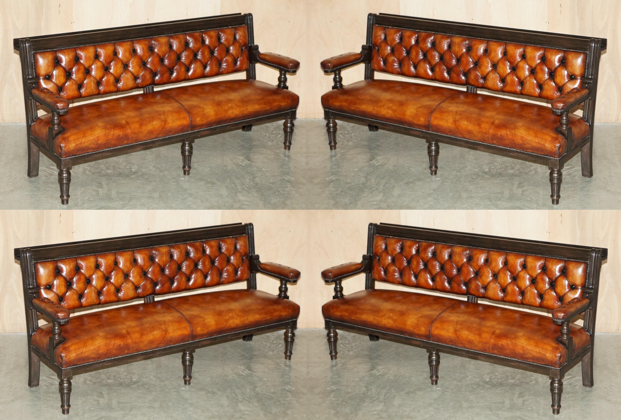 Casa Reale Antiquariato

The Royal House Antiques è lieta di offrire in vendita una delle quattro splendide panche da pub vittoriane extra large, completamente restaurate e dotate di un nuovo rivestimento in pelle italiana tinta a mano.

Tieni