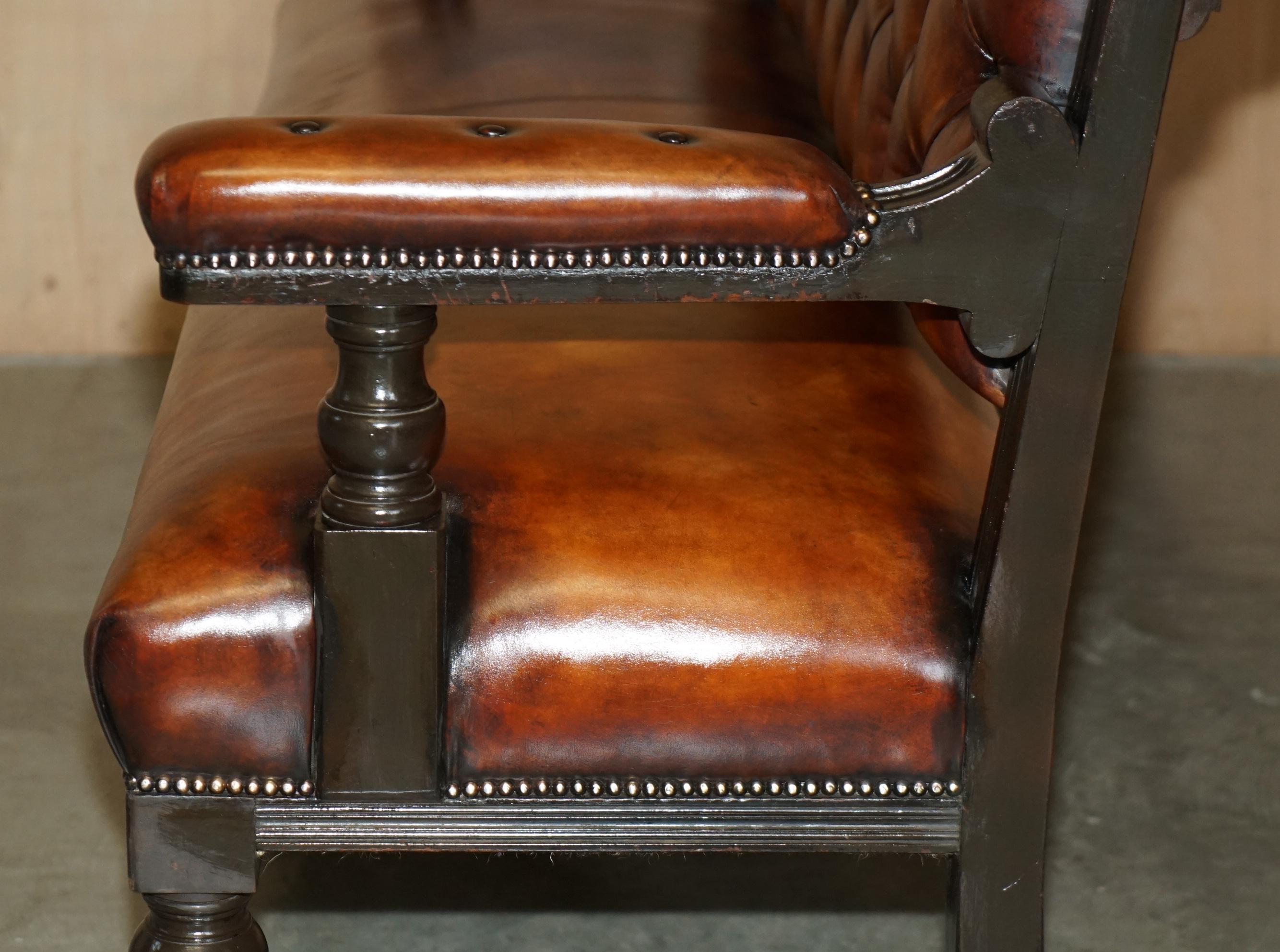 1 DI 4 PANCHINE ANTICHE RESTAURATE IN PELLE DI CHESTERFIELD PER SNOOKER HALL in vendita 12