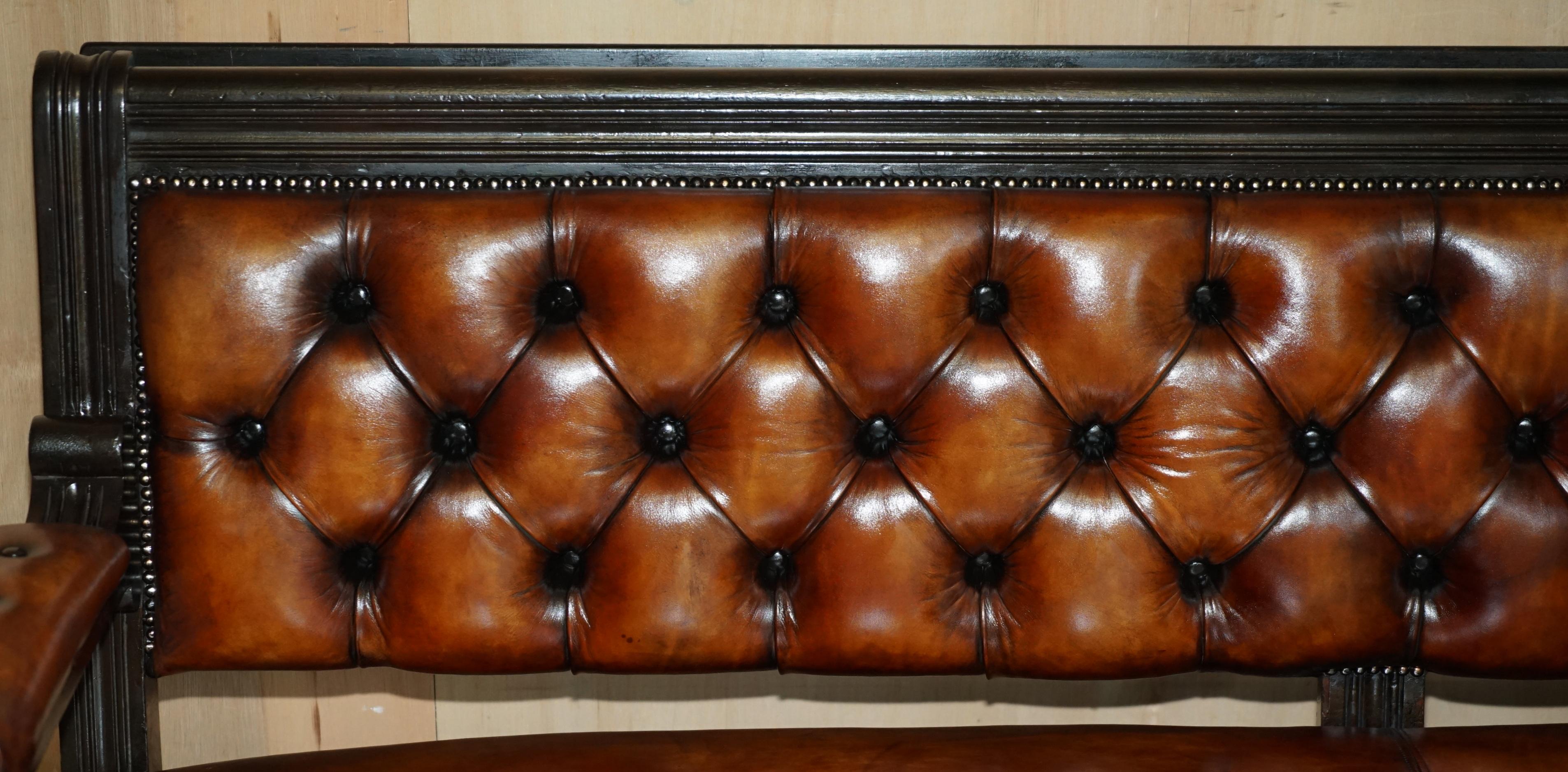 English 1 OF 4 RESTORED ANTIQUE ViCTORIAN CHESTERFIELD LEATHER SNOOKER HALL PUB BENCHES For Sale