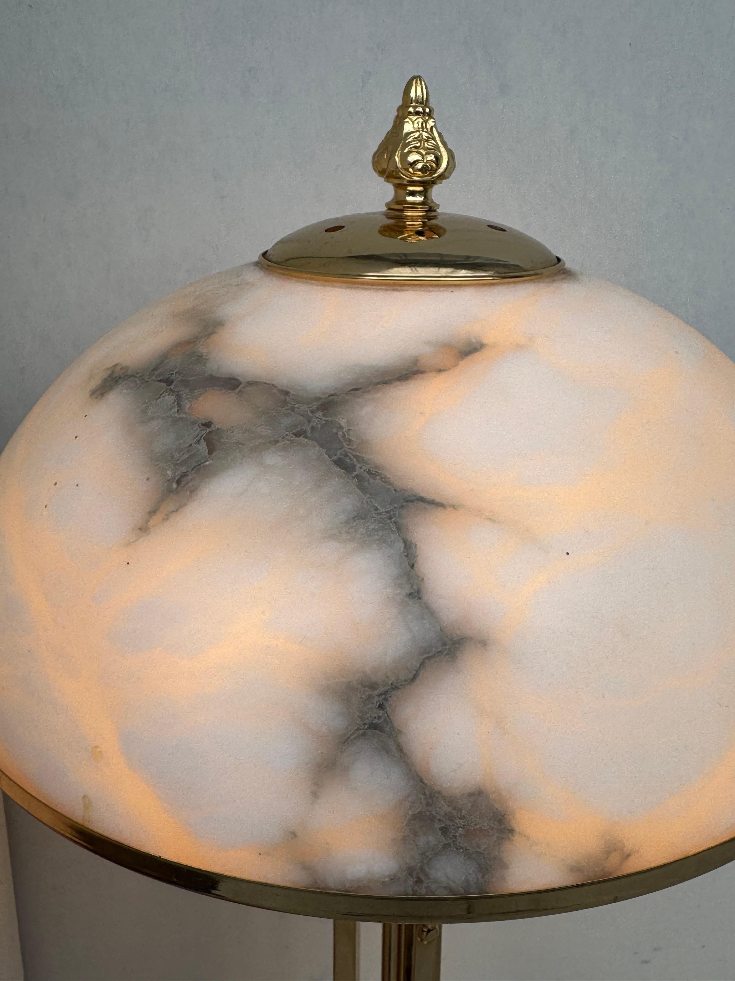 1 de 4 Lámpara de sobremesa de latón dorado y alabastro 