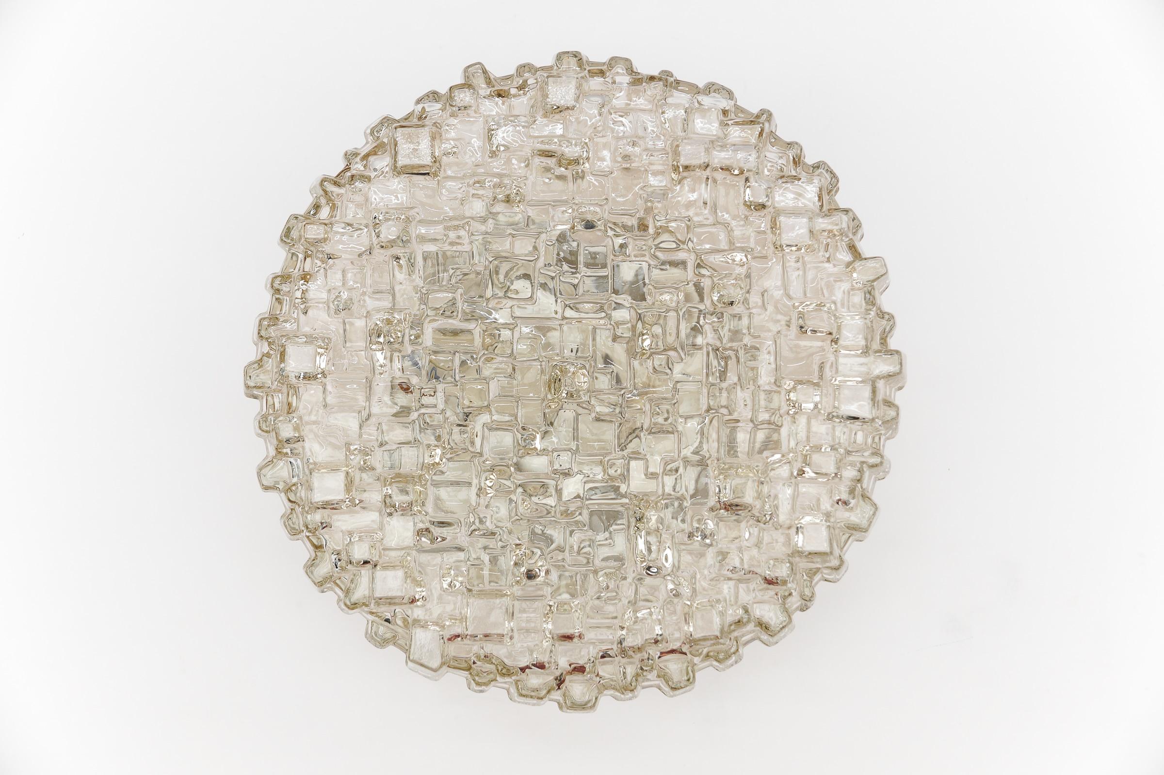 Lampada da parete o da incasso quadrata in vetro ambrato a bolle, Limburg, 1960

L'apparecchio necessita di 1 lampadina standard E27 da 60W max.

Le lampadine non sono incluse. 

È possibile installare questo apparecchio in tutti i paesi (Stati