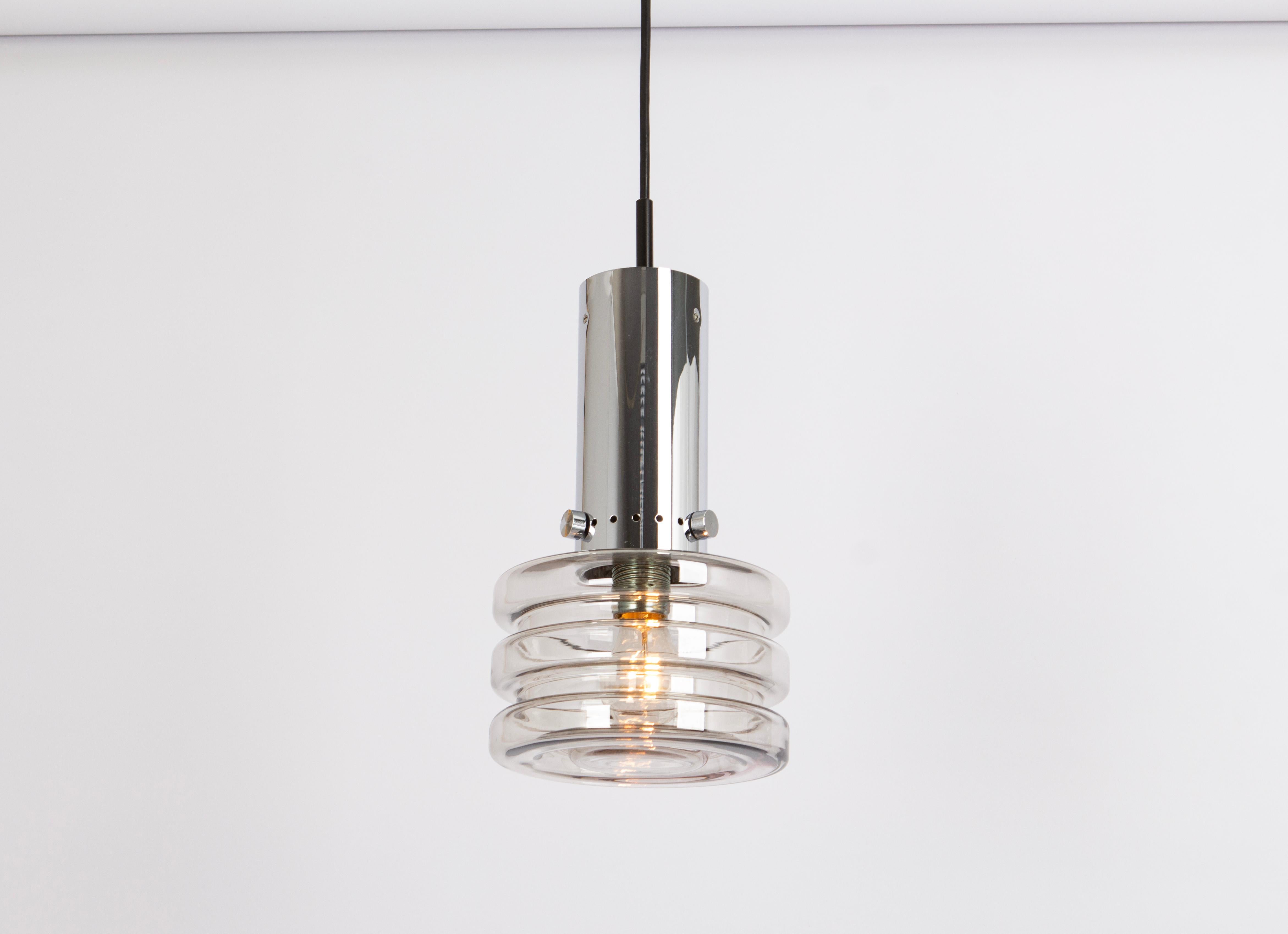 1 of 4 petite glass pendant lights made by Limburg, manufactured in Germany, circa the 1970s

Sockets: It needs 1 x E27 standard bulb.
Light bulbs are not included. It is possible to install this fixture in all countries (US, UK, Europe, Asia,