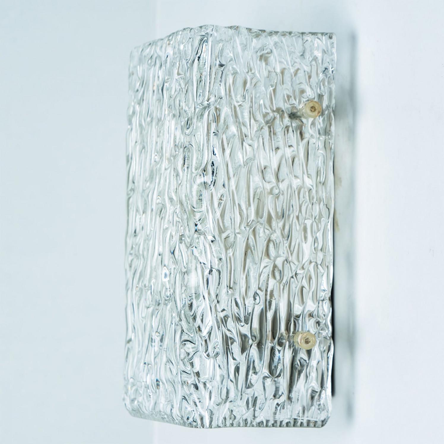 1 de 4 Lampes murales en verre texturé à vagues de Kalmar Leuchten, années 1970 en vente 2