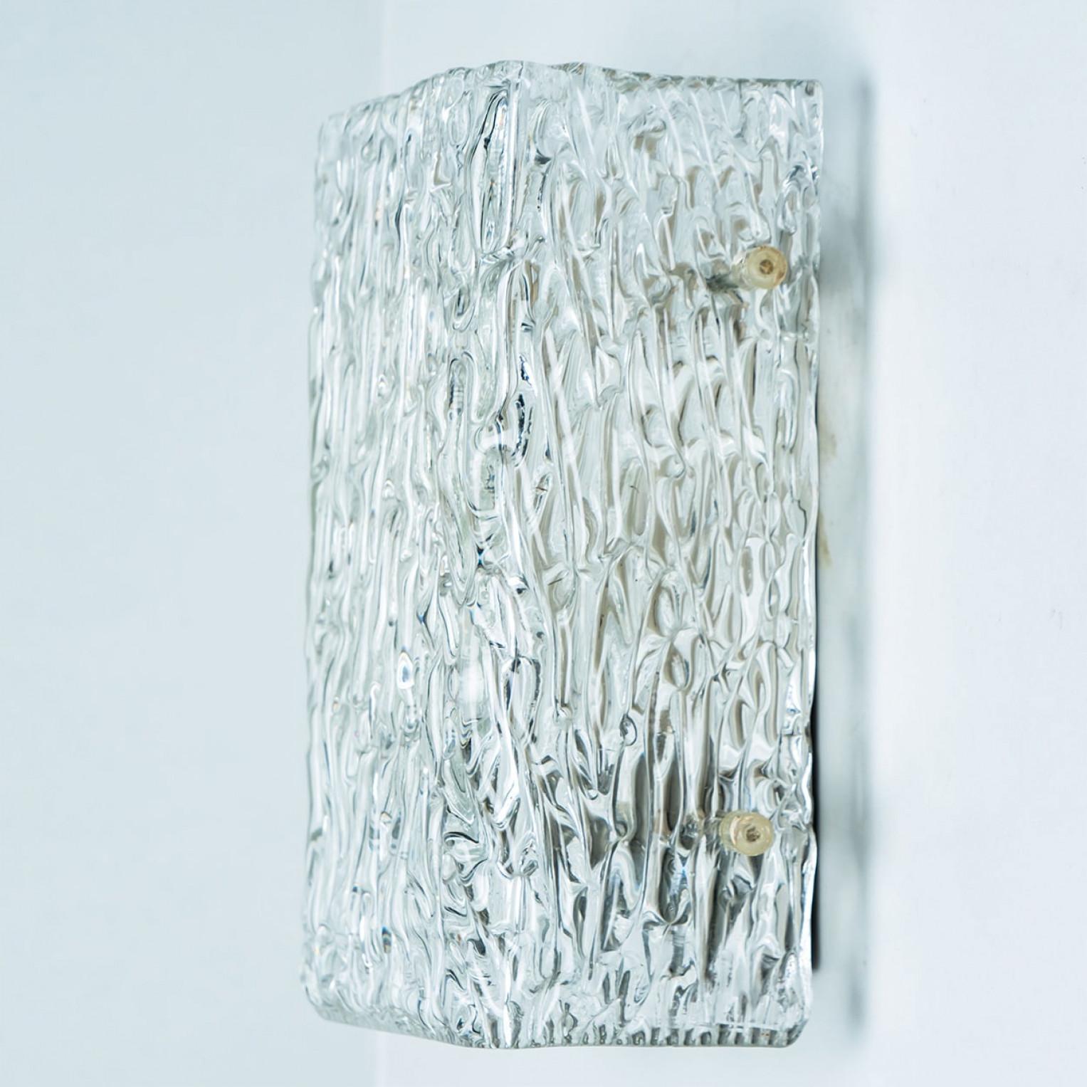 1 de 4 Lampes murales en verre texturé à vagues de Kalmar Leuchten, années 1970 en vente 2