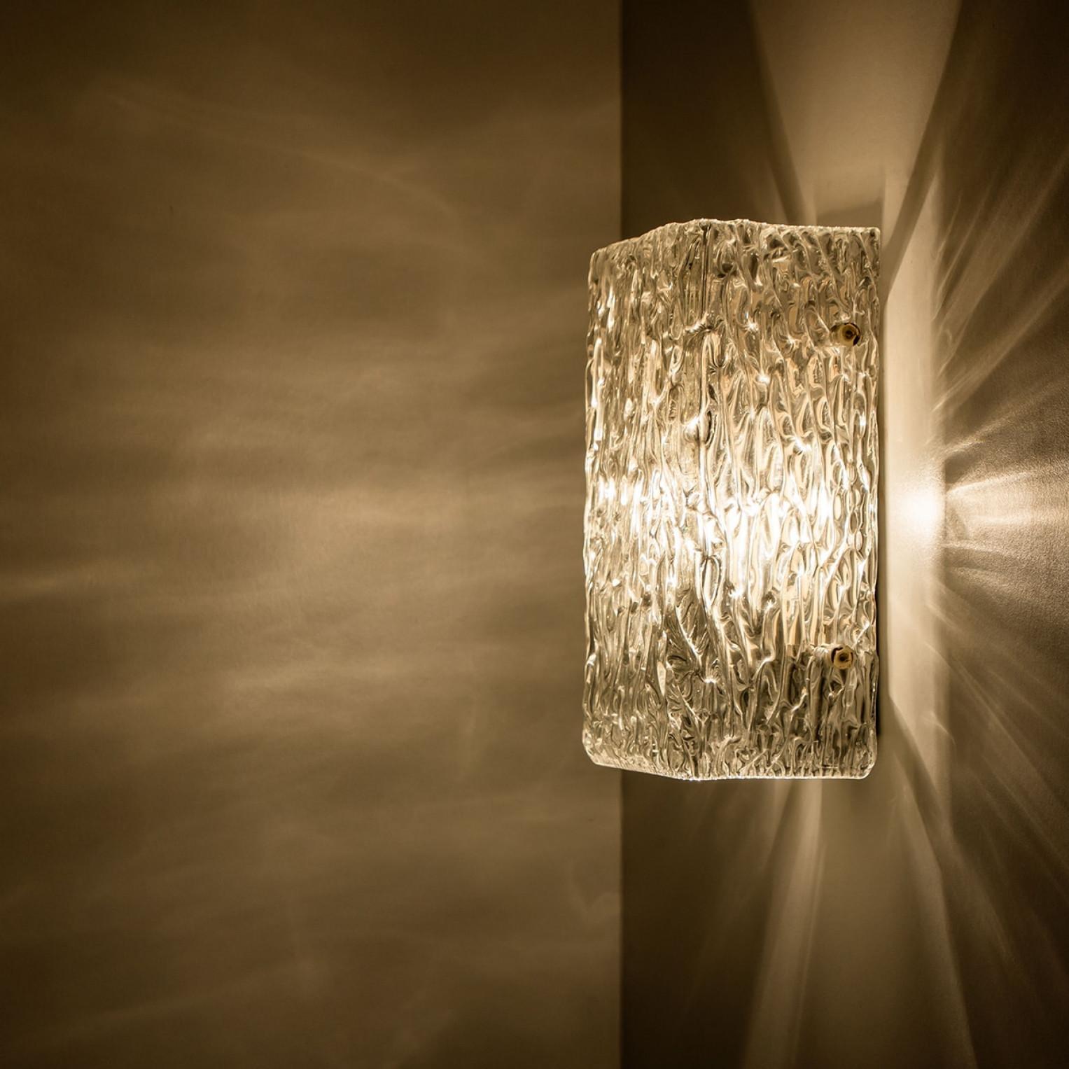 1 de 4 Lampes murales en verre texturé à vagues de Kalmar Leuchten, années 1970 en vente 3