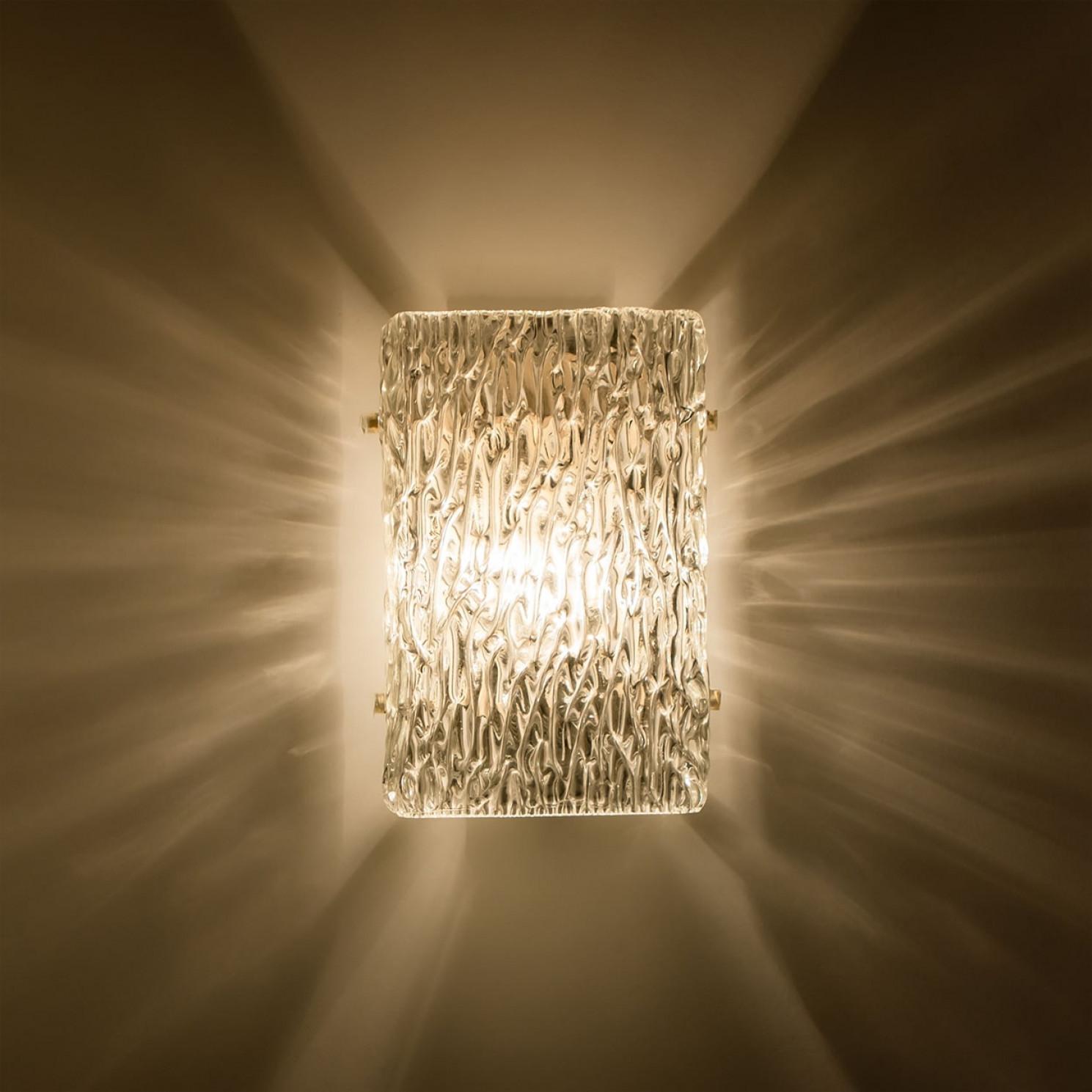 1 de 4 Lampes murales en verre texturé à vagues de Kalmar Leuchten, années 1970 en vente 3