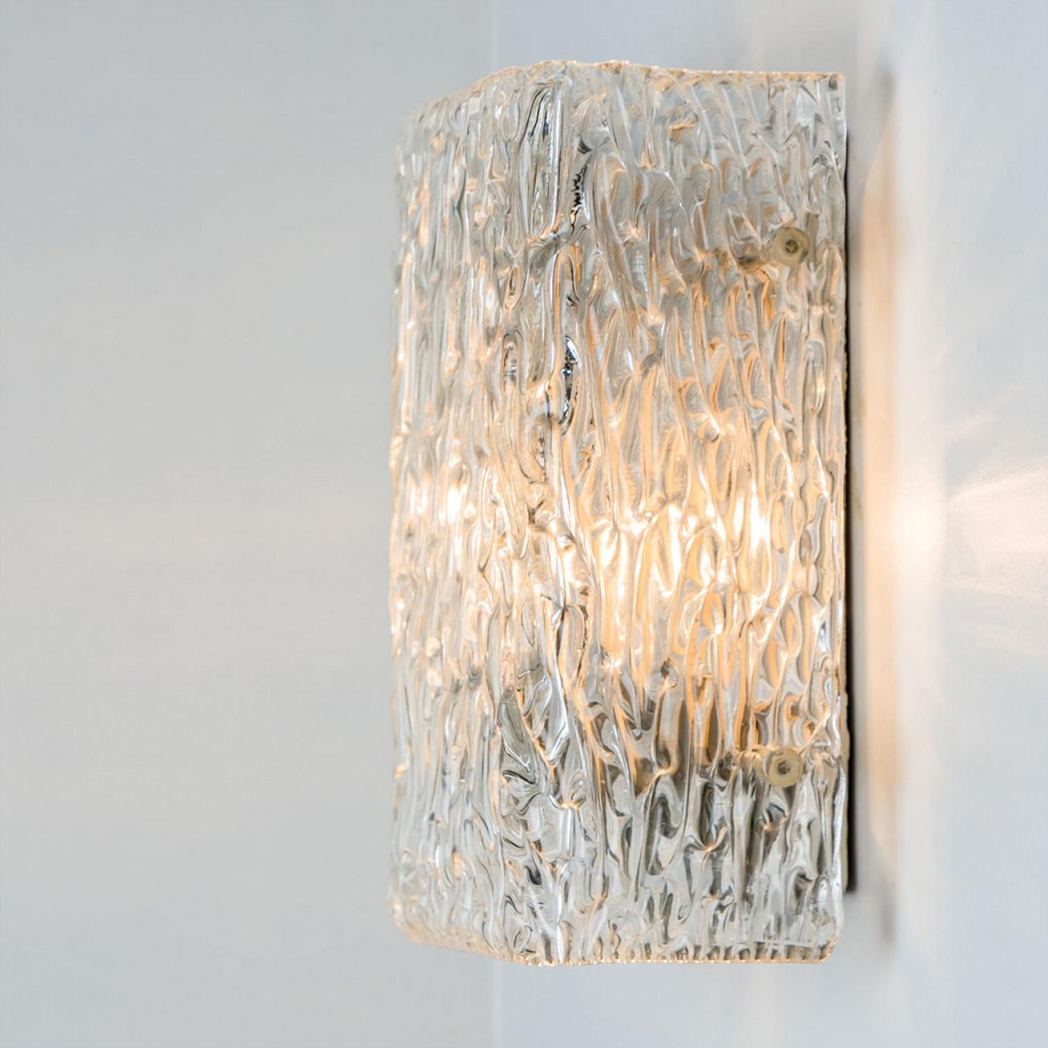 20ième siècle 1 de 4 Lampes murales en verre texturé à vagues de Kalmar Leuchten, années 1970 en vente
