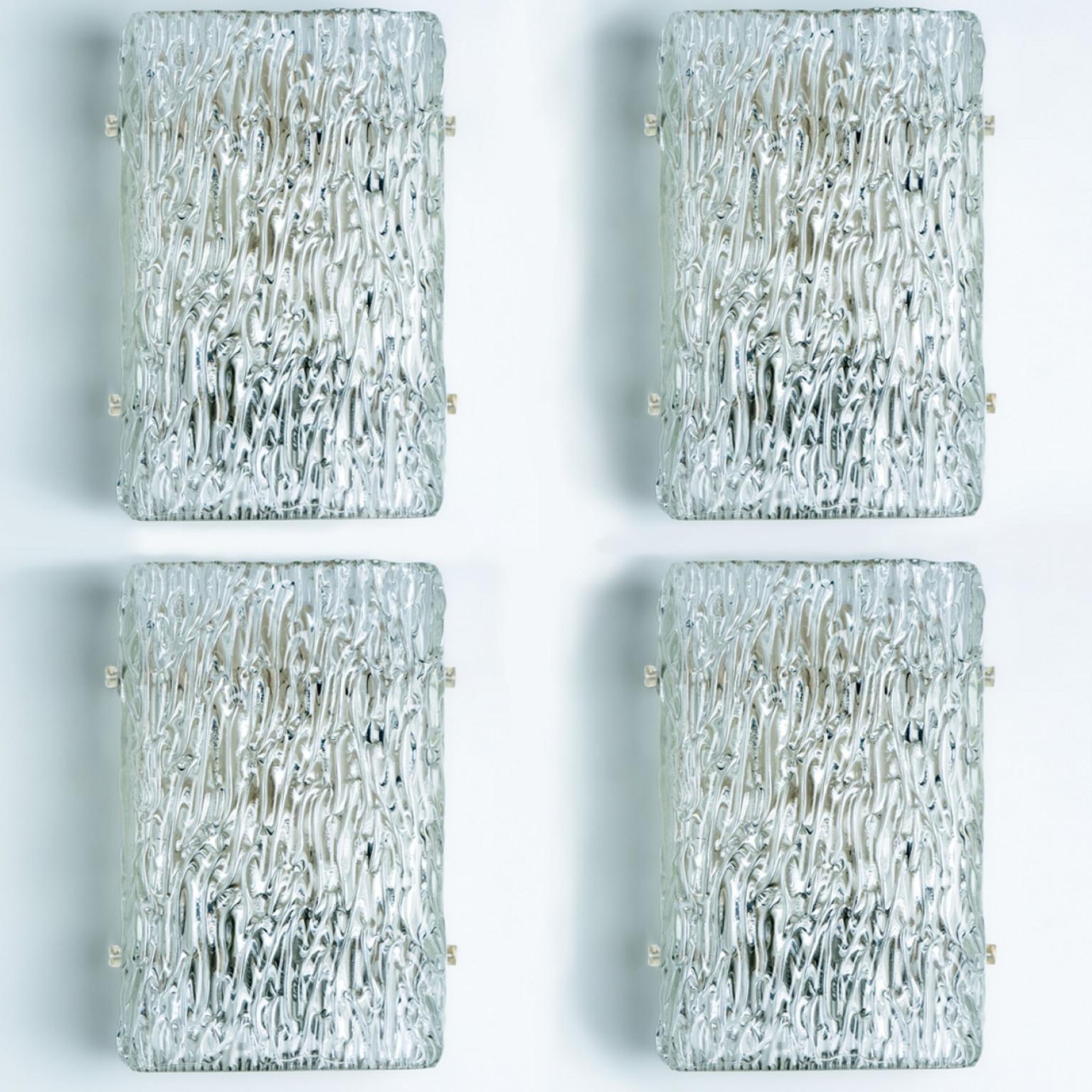 20ième siècle 1 de 4 Lampes murales en verre texturé à vagues de Kalmar Leuchten, années 1970 en vente