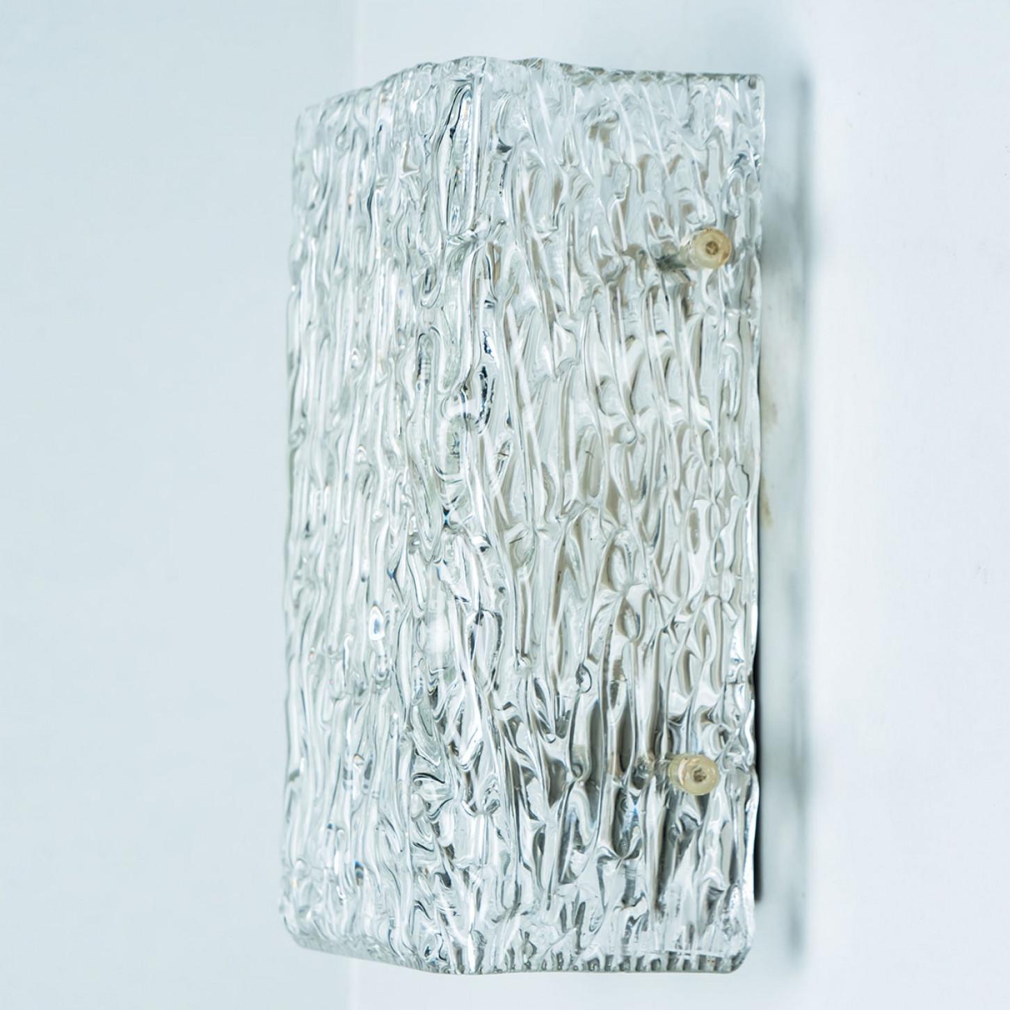 1 de 4 Lampes murales en verre texturé à vagues de Kalmar Leuchten, années 1970 en vente 1