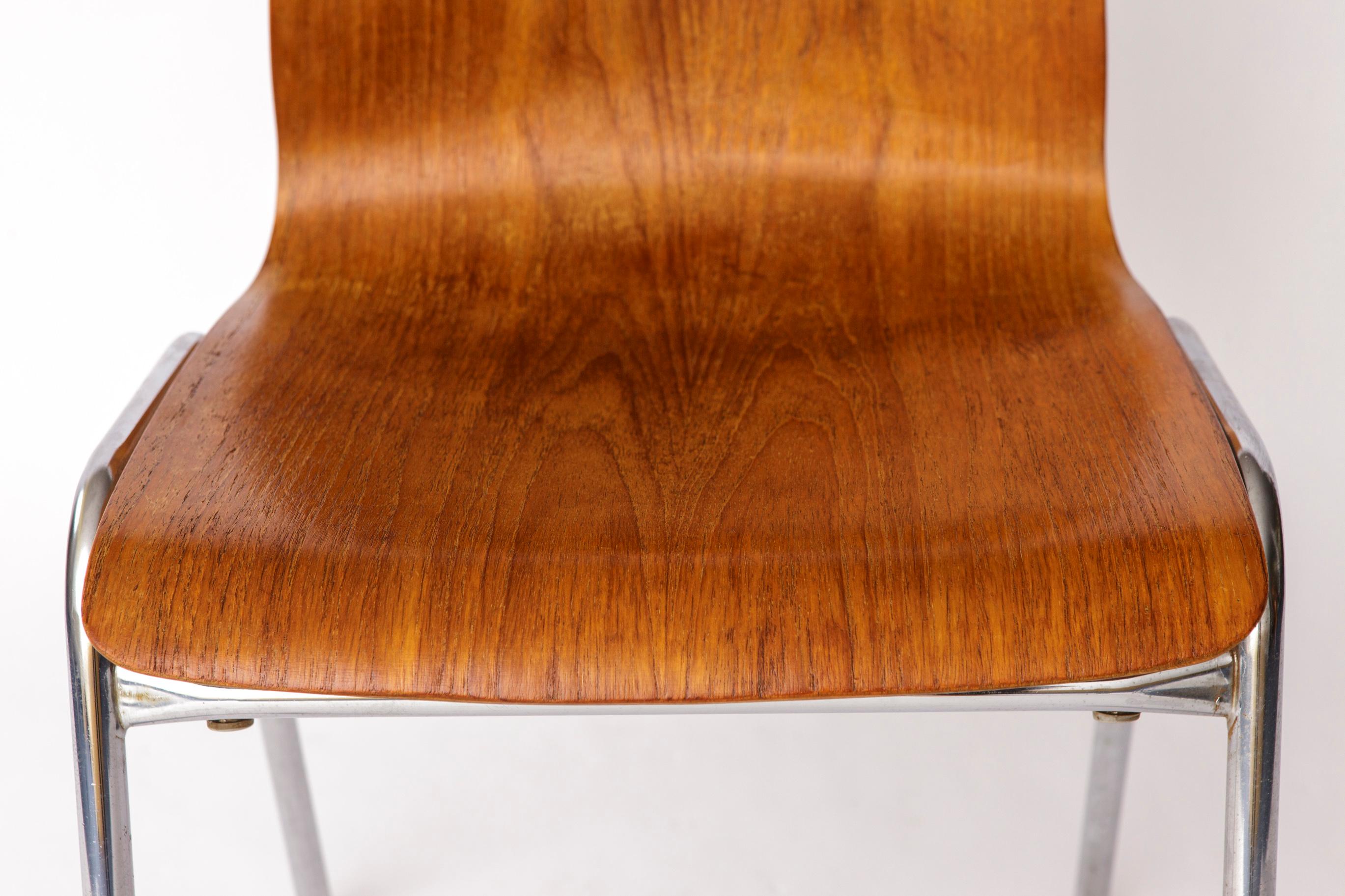 1 of 4 Vintage Stacking Chairs – Likely German, 1970s

A sleek and functional vintage stacking chair, likely produced in Germany during the 1970s. The listed price is for one chair, with up to 4 available.

Design & Condition
• Sturdy metal frame