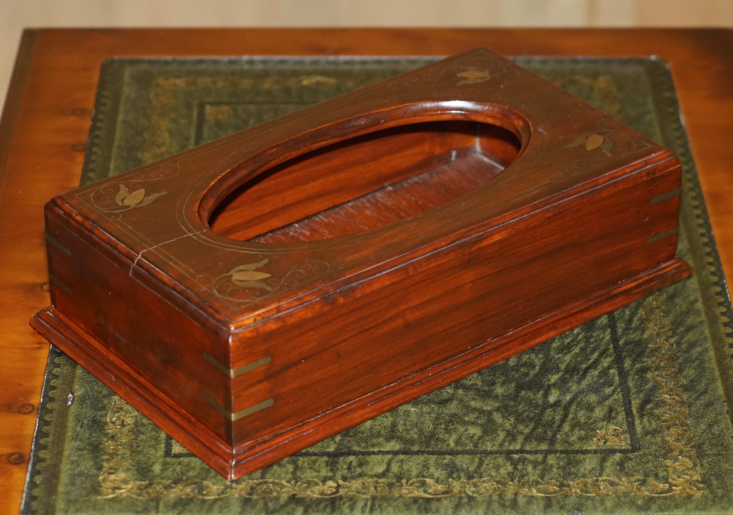 1 DE 4 PORTE-BOÎTES A TISSUES ANGLO INDIEN EN BOIS DUR ET BRAS des années 1920 en vente 7