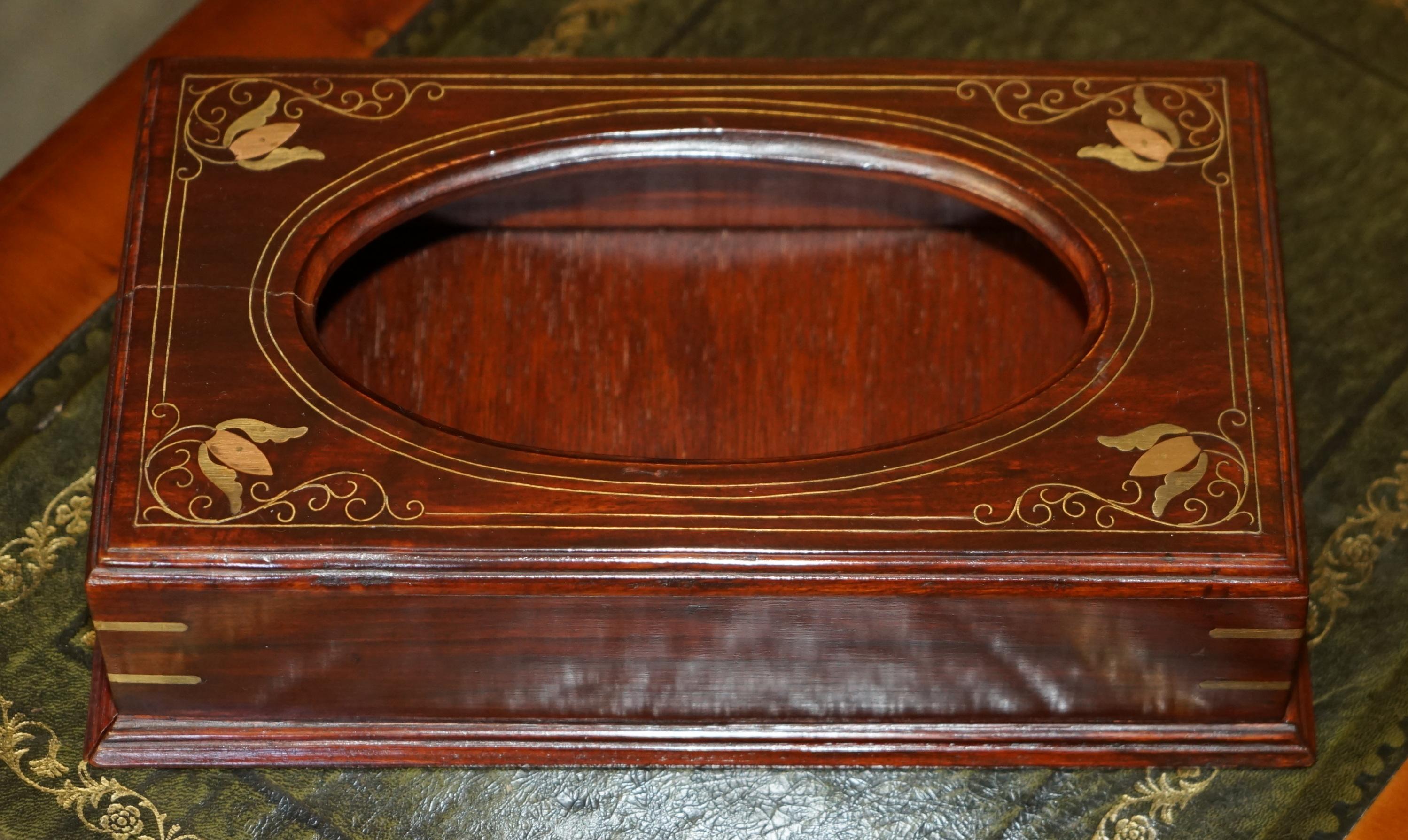 1 DE 4 PORTE-BOÎTES A TISSUES ANGLO INDIEN EN BOIS DUR ET BRAS des années 1920 en vente 8