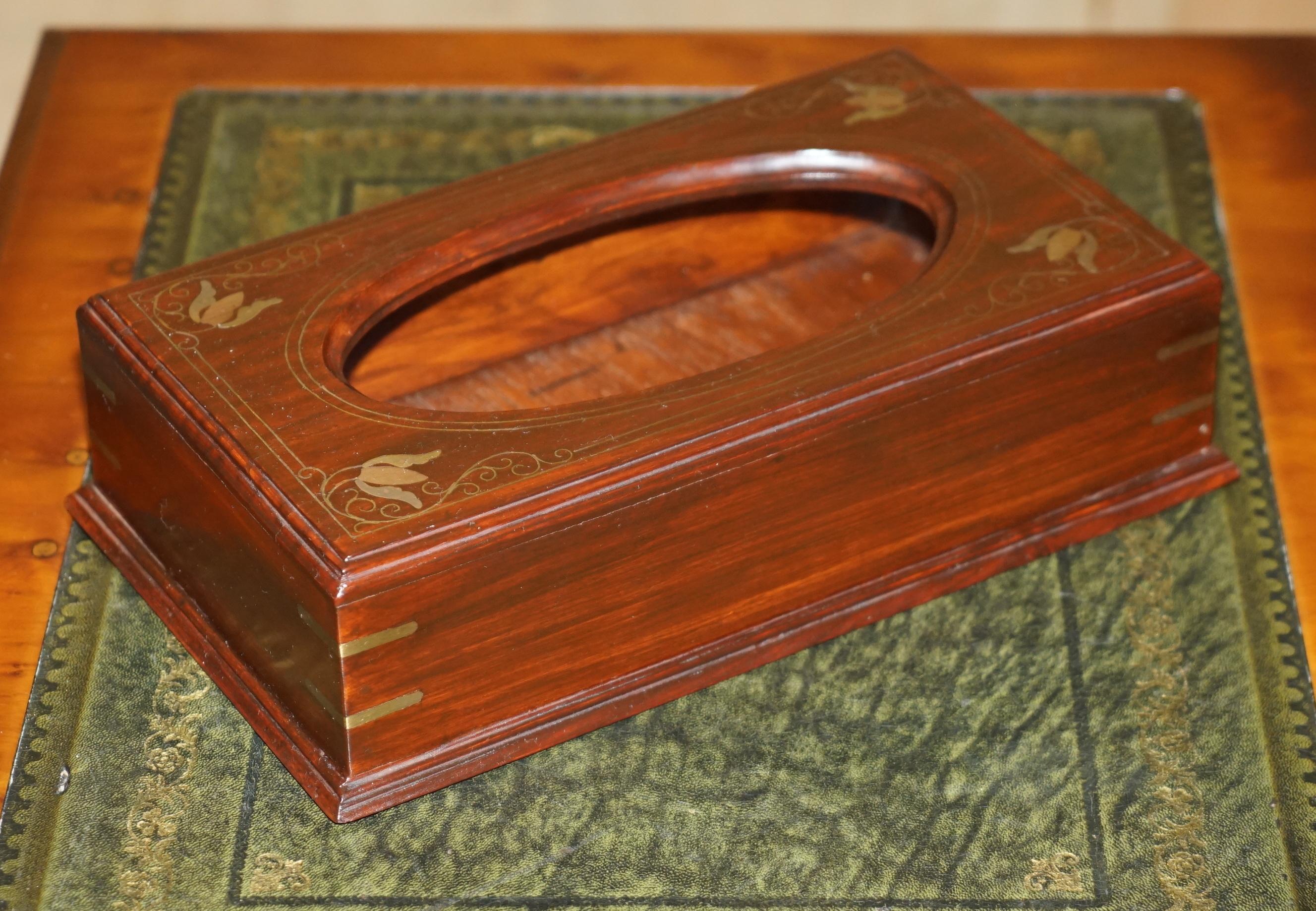 1 DE 4 PORTE-BOÎTES A TISSUES ANGLO INDIEN EN BOIS DUR ET BRAS des années 1920 en vente 9