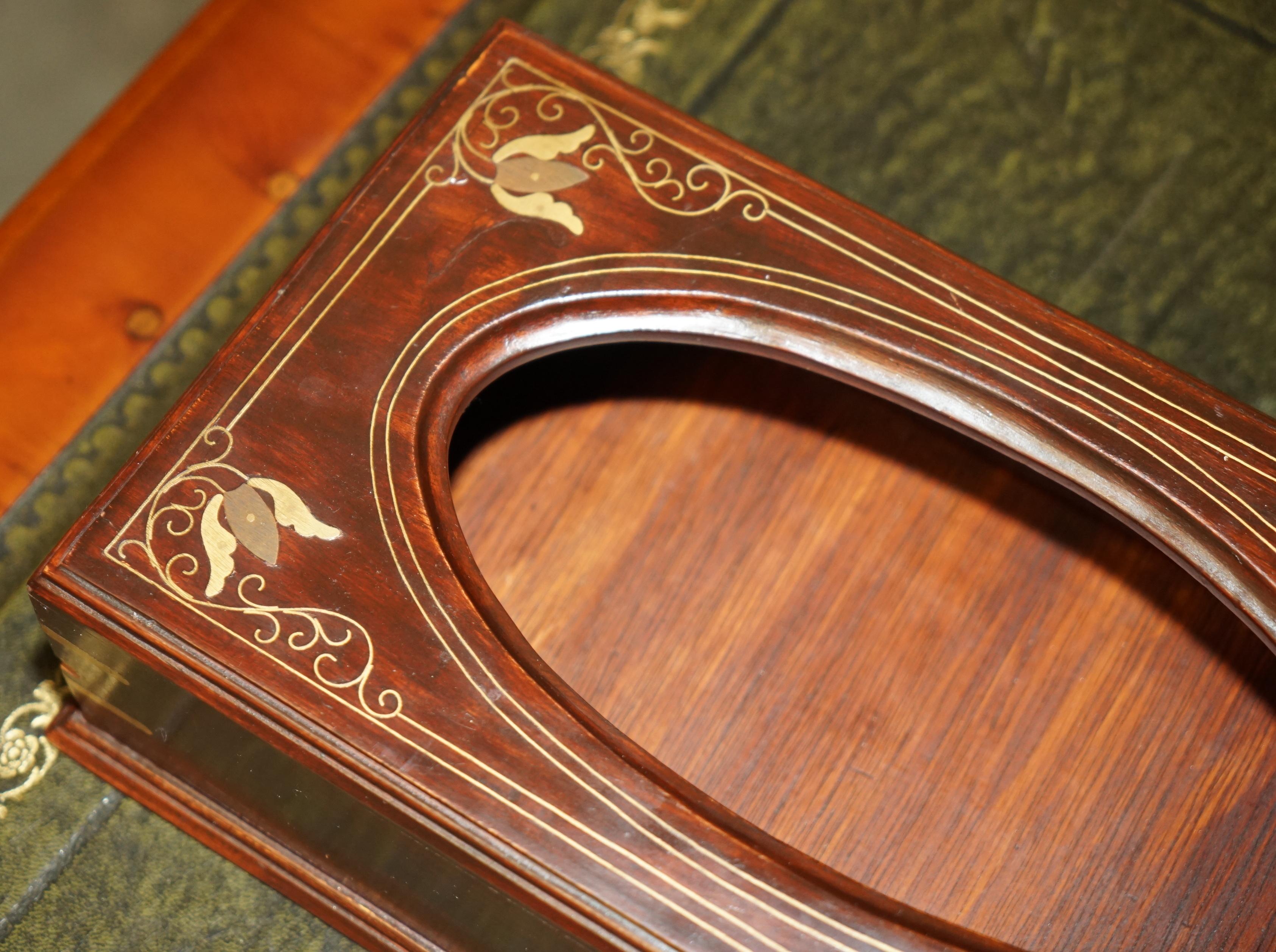 Asiatique 1 DE 4 PORTE-BOÎTES A TISSUES ANGLO INDIEN EN BOIS DUR ET BRAS des années 1920 en vente
