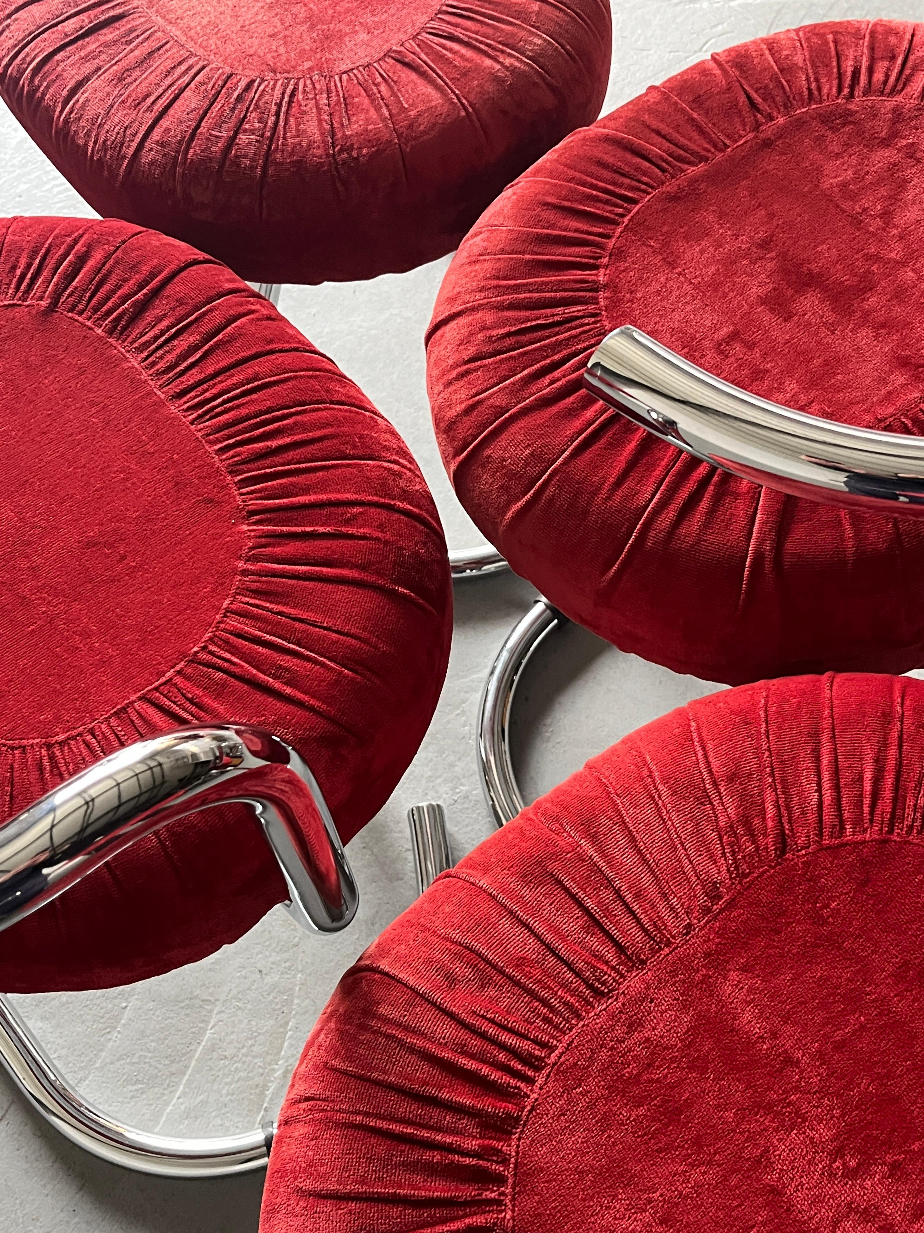 1 of 4 Vintage 'Cobra' Chairs by Giotto Stoppino in Red Velvet Upholstery, 1970s For Sale 2