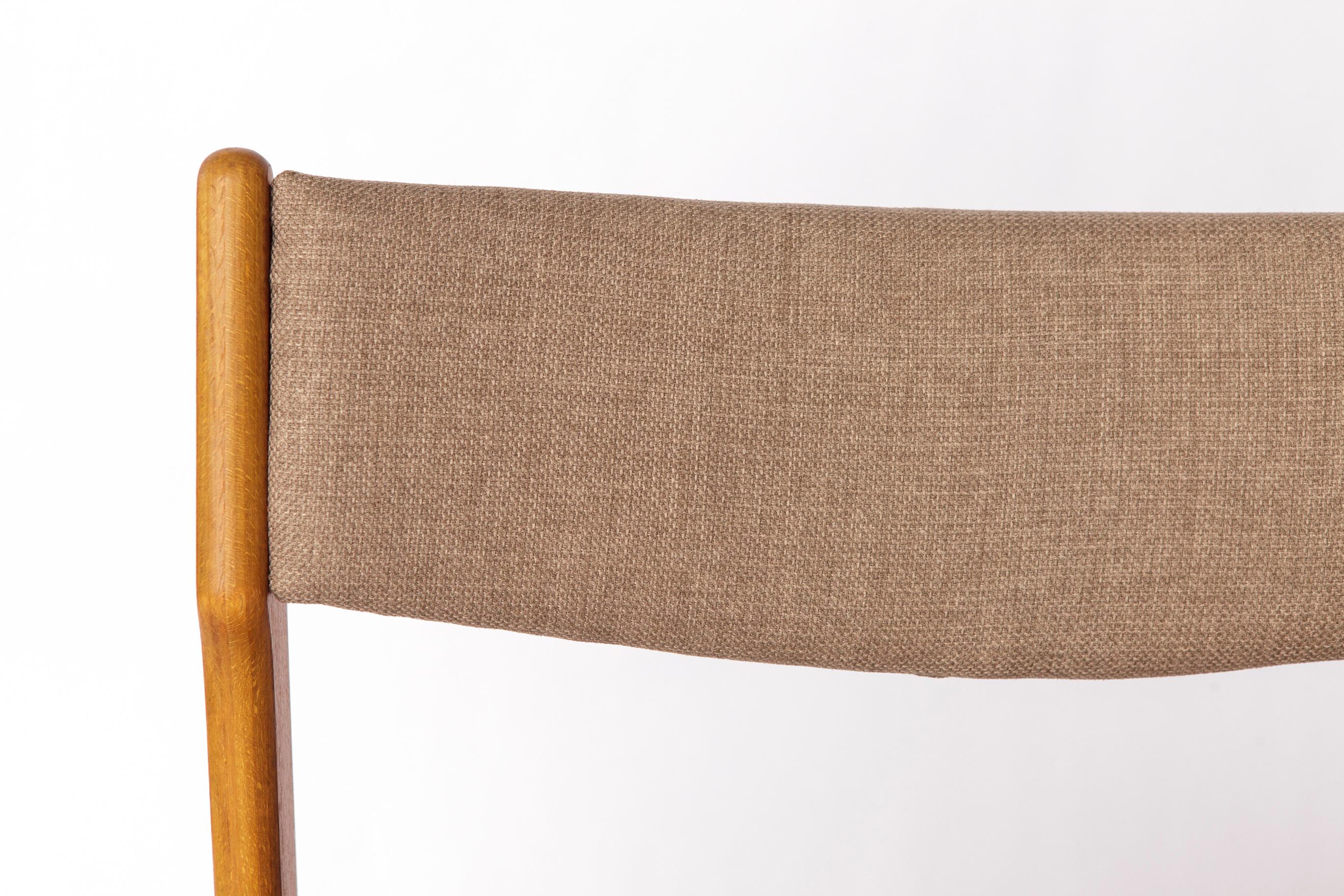 Vintage Danish Teak Dining Chair (1960s–1970s)
Price is for one chair – up to 4 available

Elegant mid-century dining chair crafted from solid teak wood, attributed to an unknown Danish manufacturer from the 1960s–1970s.

Sturdy teak frame,