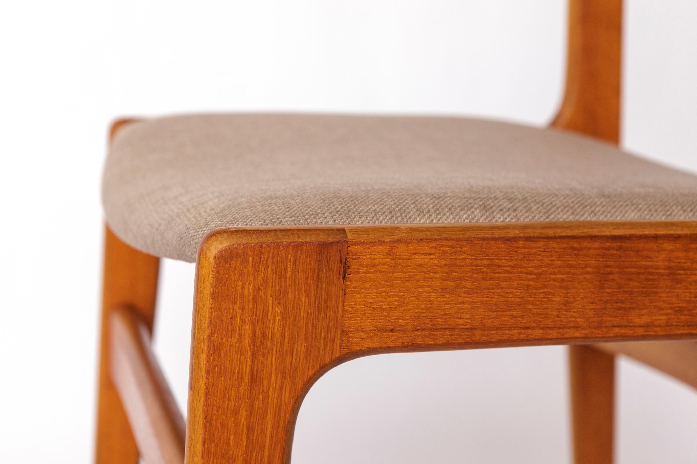 1 of 4 Vintage Danish Teak Dining Chair – 1960s, Reupholstered in Grey In Good Condition For Sale In Hannover, DE