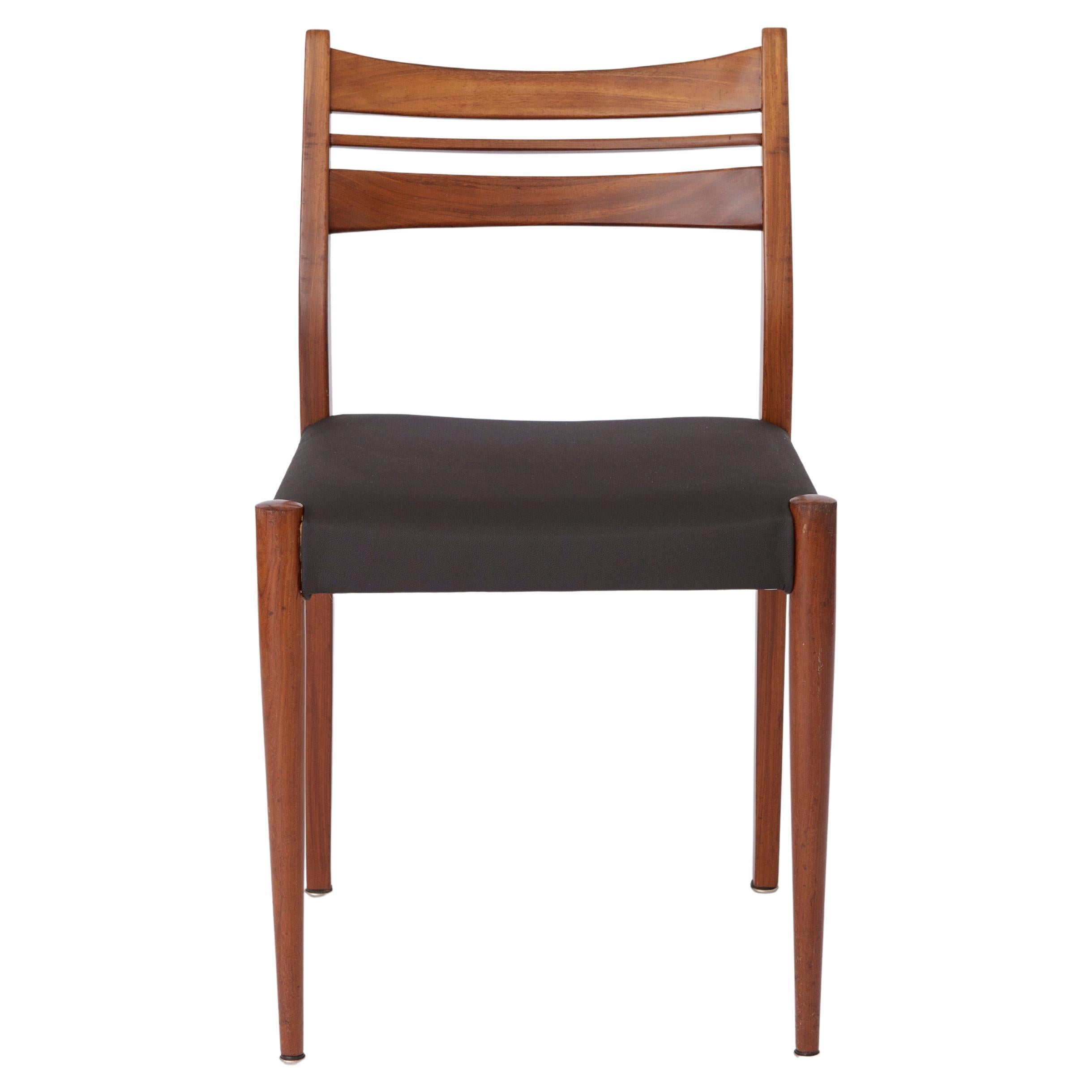 1 von 4 Vintage German Dining Chair, 1960-70er Jahre, gefärbte Buche & schwarzer Skai