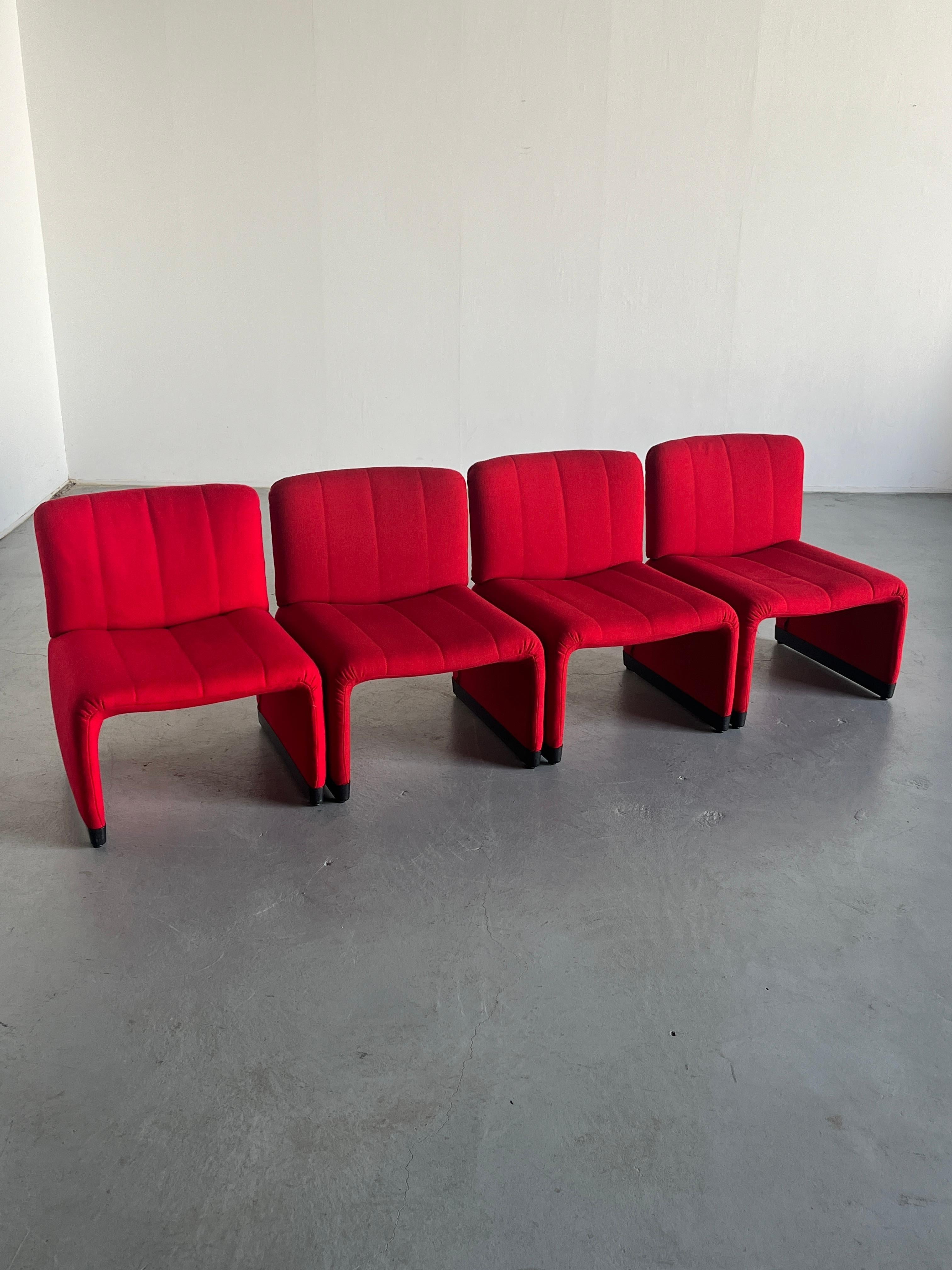 Tissu 1 des 4 fauteuils de salon italiens du milieu du siècle dernier dans le style de la chaise « Alky » en vente