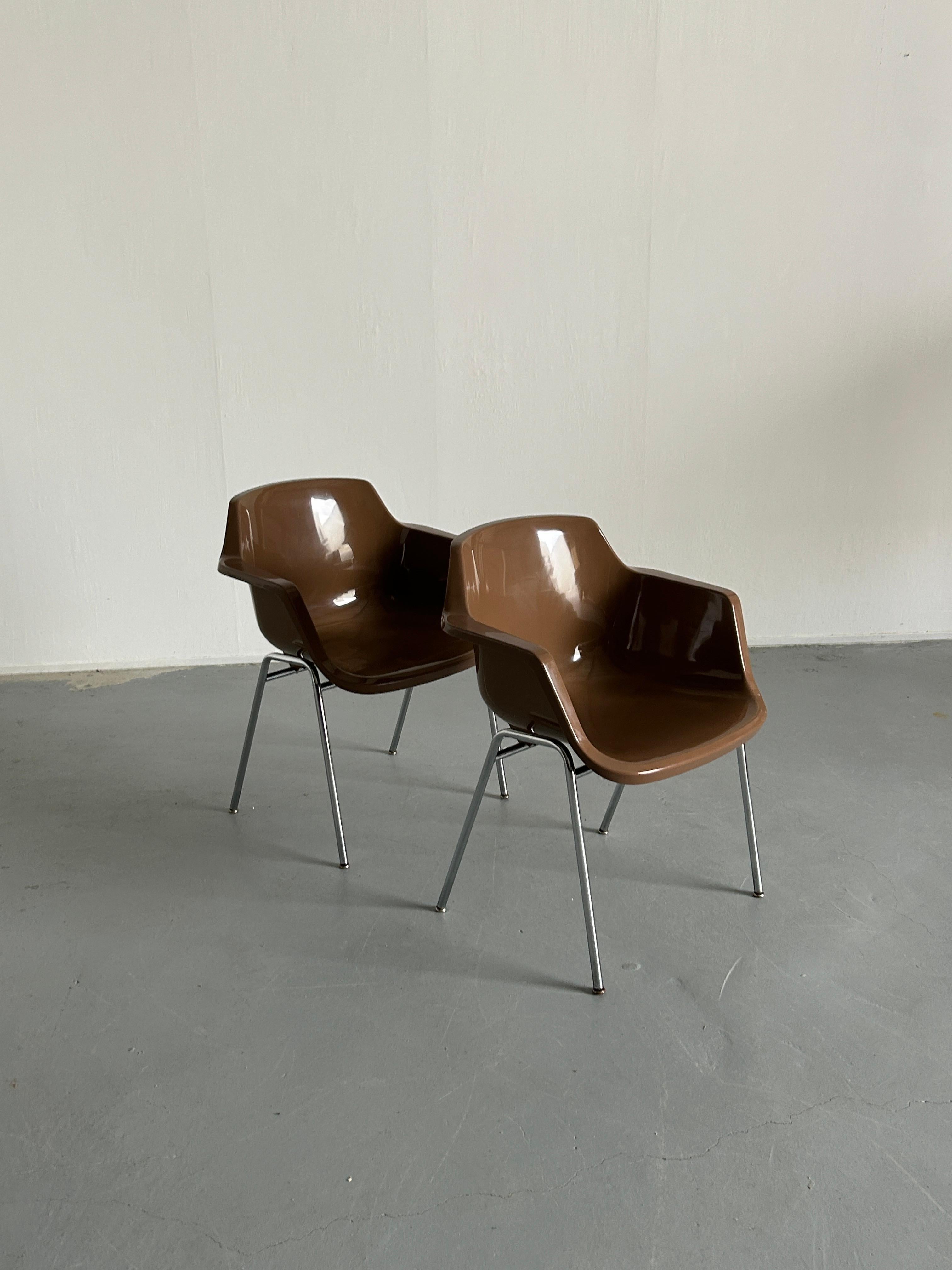 Steel 1 of 4 Vintage Mid-Century Shell Plastic Dining Chairs in style of Eames Shell  For Sale
