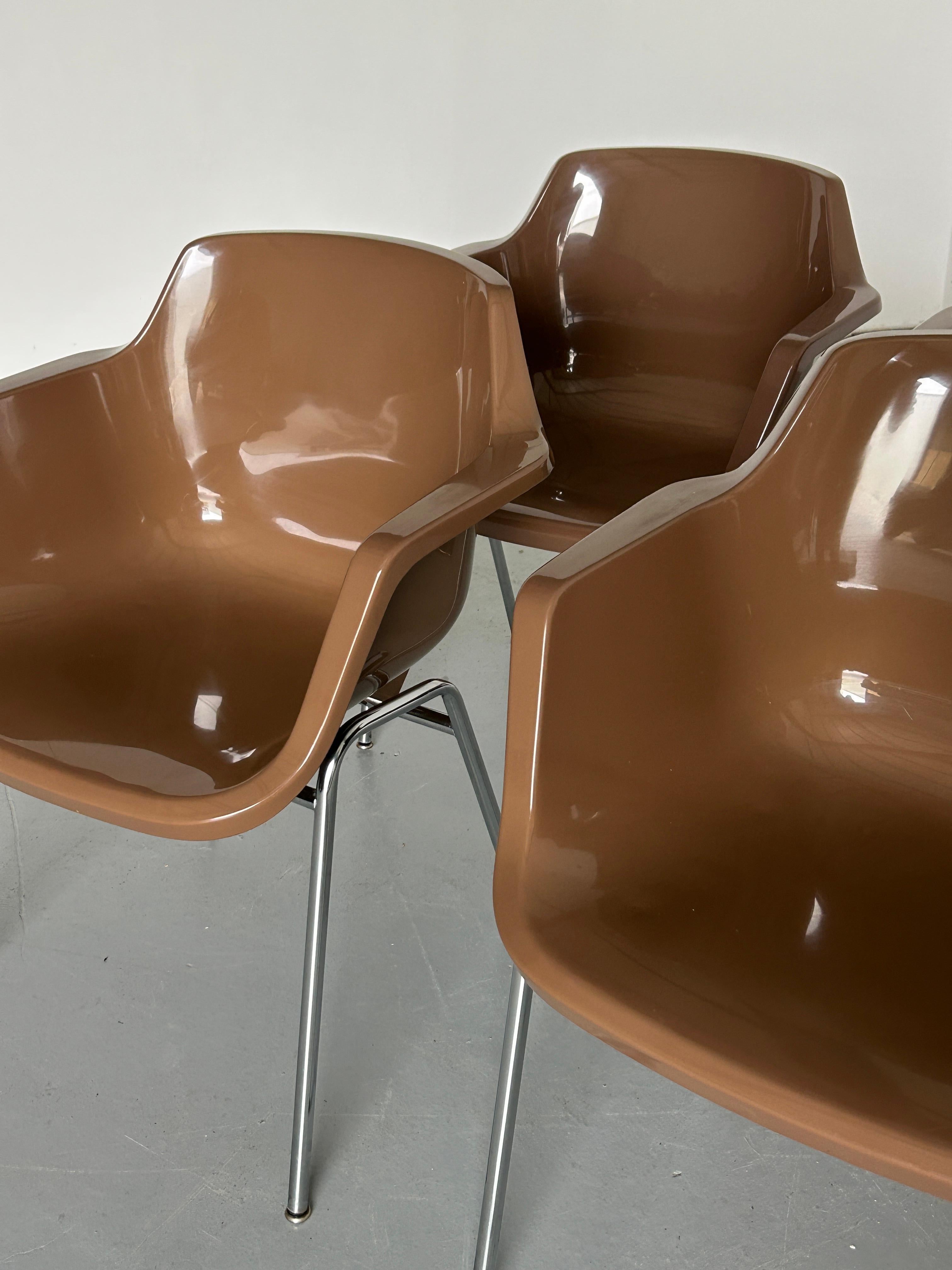 1 of 4 Vintage Mid-Century Shell Plastic Dining Chairs in style of Eames Shell  For Sale 2
