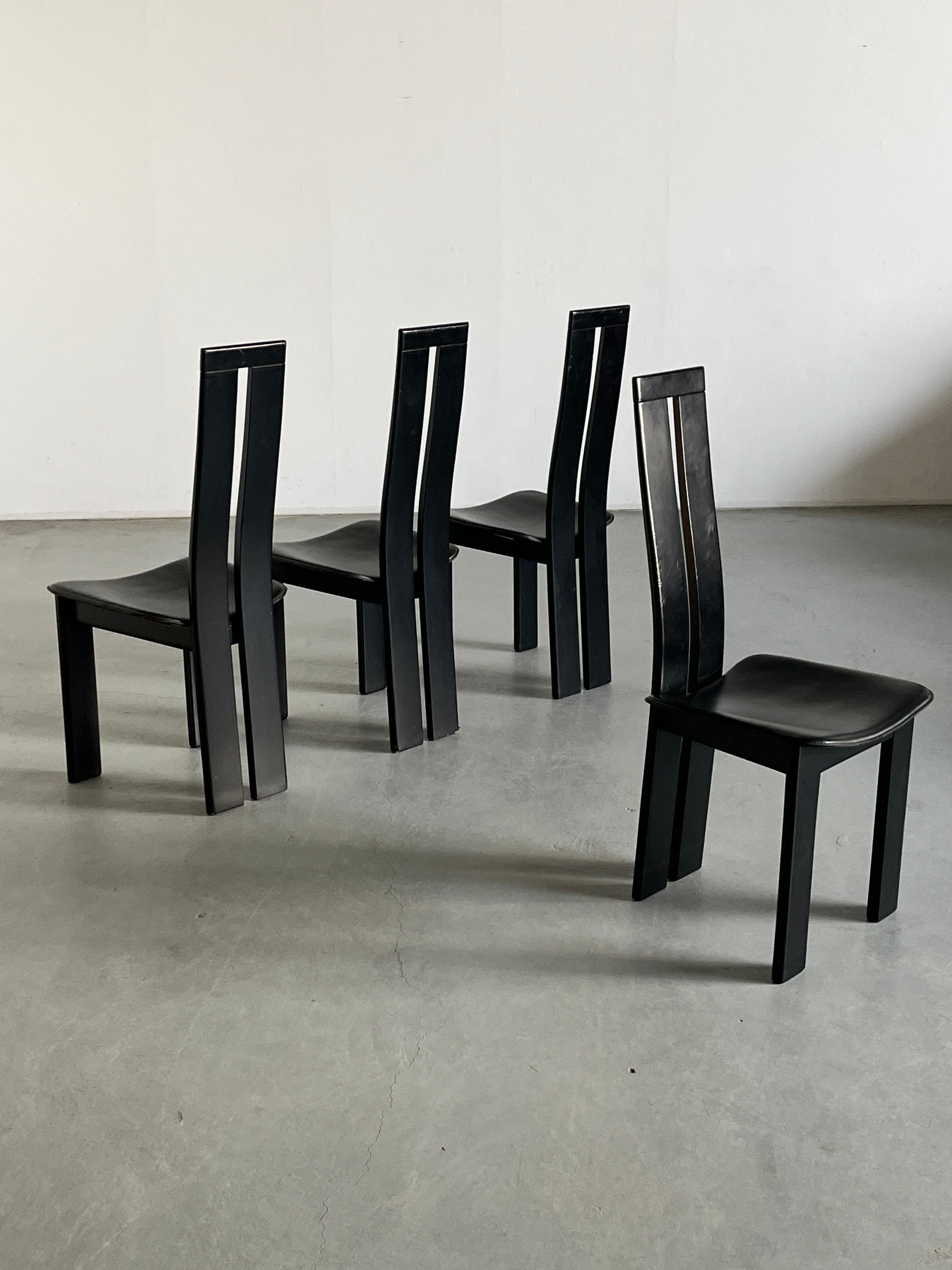 Postmoderne 1 des 4 chaises de salle à manger postmodernes vintage dans le style de Pietro Constantini, années 70 en vente
