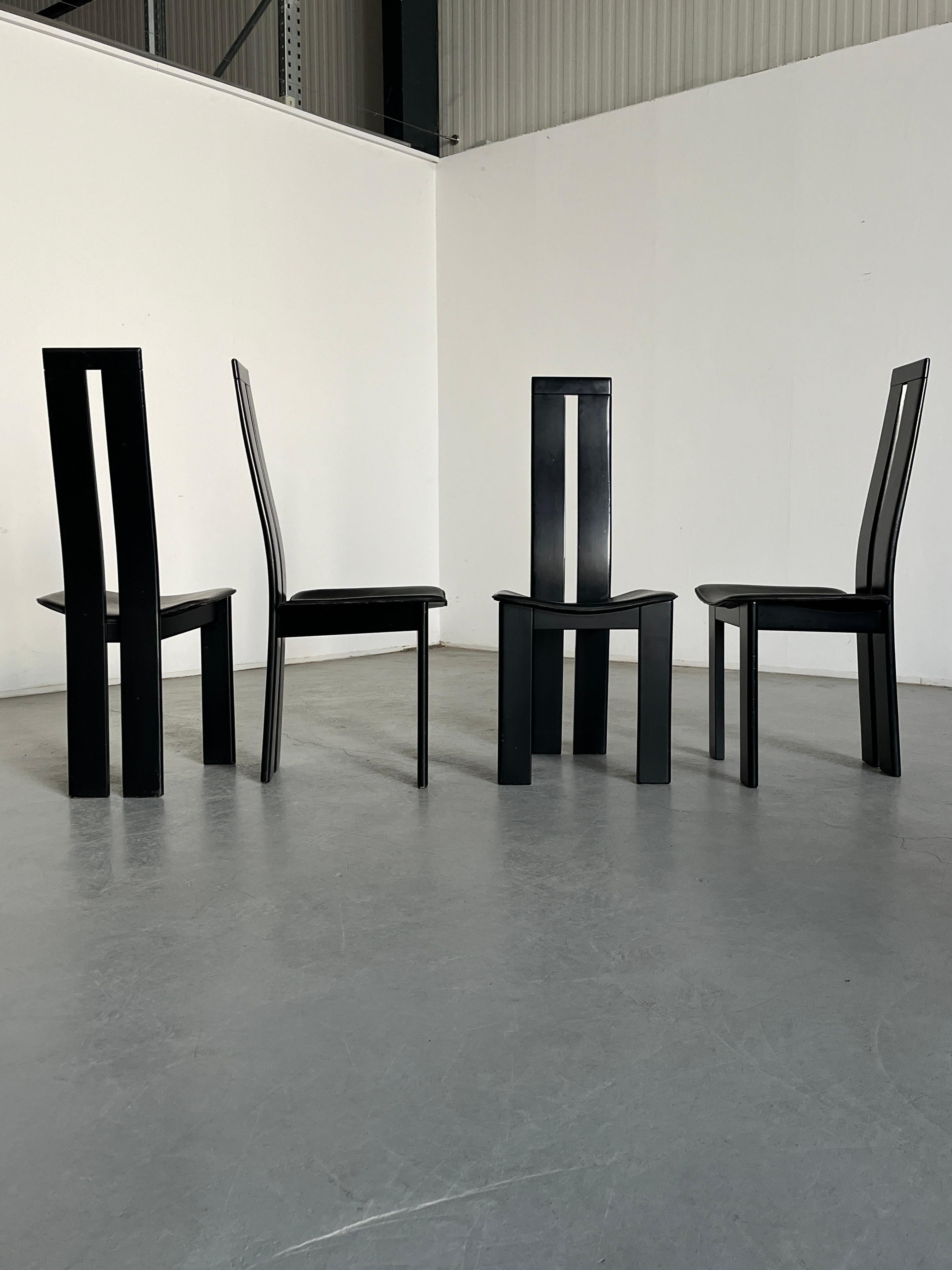 italien 1 des 4 chaises de salle à manger postmodernes vintage dans le style de Pietro Constantini, années 70 en vente