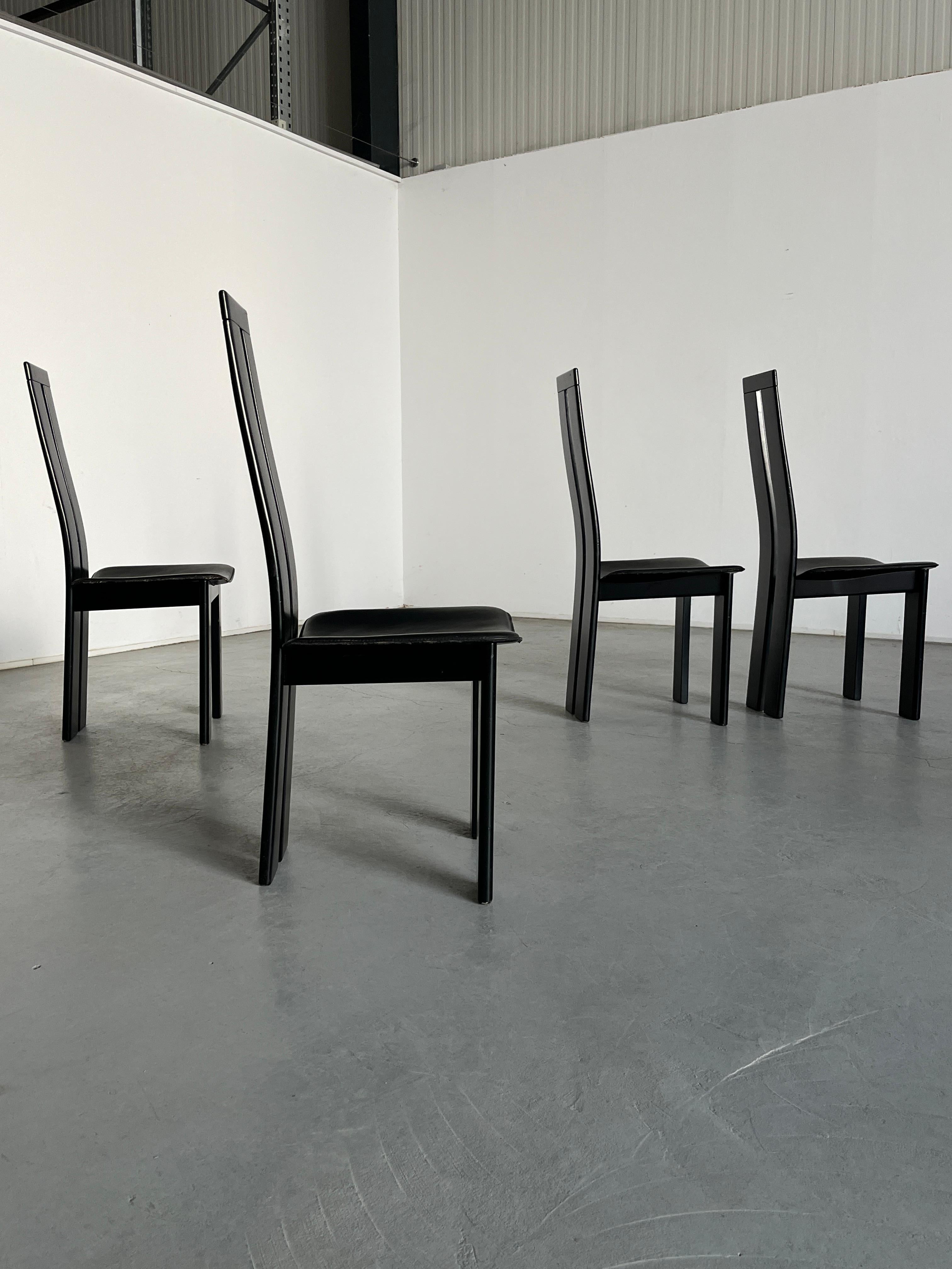 1 des 4 chaises de salle à manger postmodernes vintage dans le style de Pietro Constantini, années 70 Bon état - En vente à Zagreb, HR