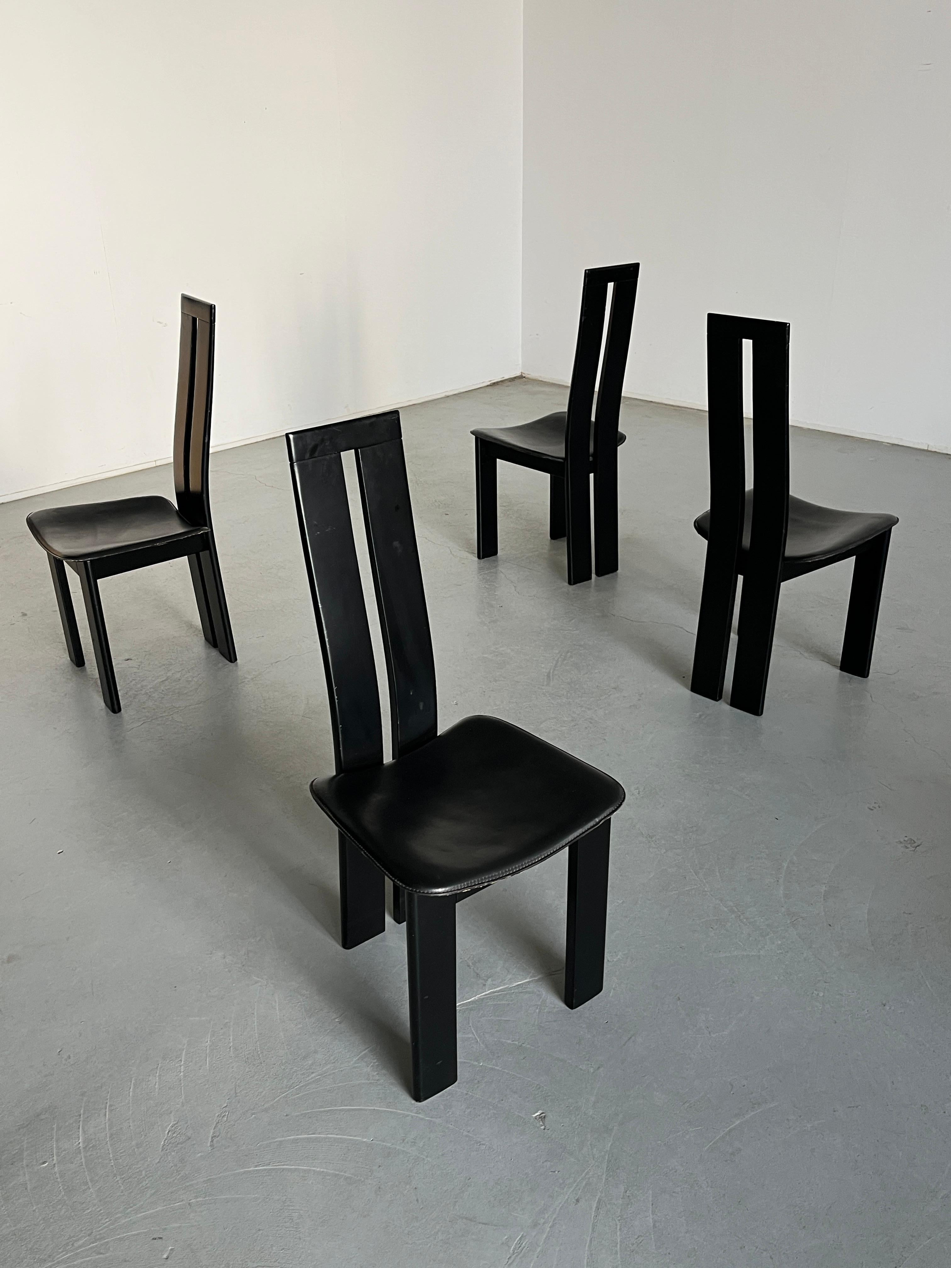 Fin du 20e siècle 1 des 4 chaises de salle à manger postmodernes vintage dans le style de Pietro Constantini, années 70 en vente