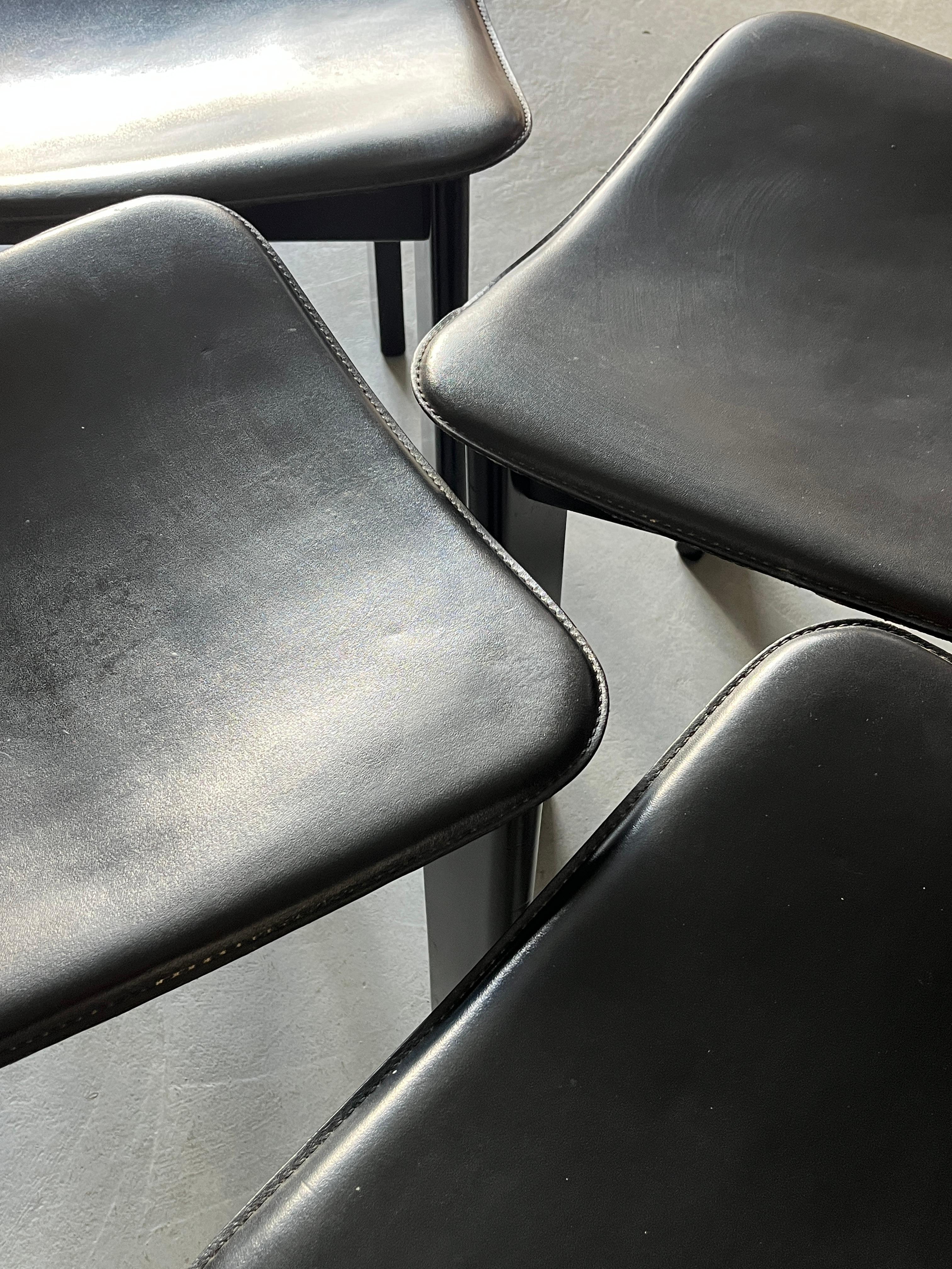 1 des 4 chaises de salle à manger postmodernes vintage dans le style de Pietro Constantini, années 70 en vente 2