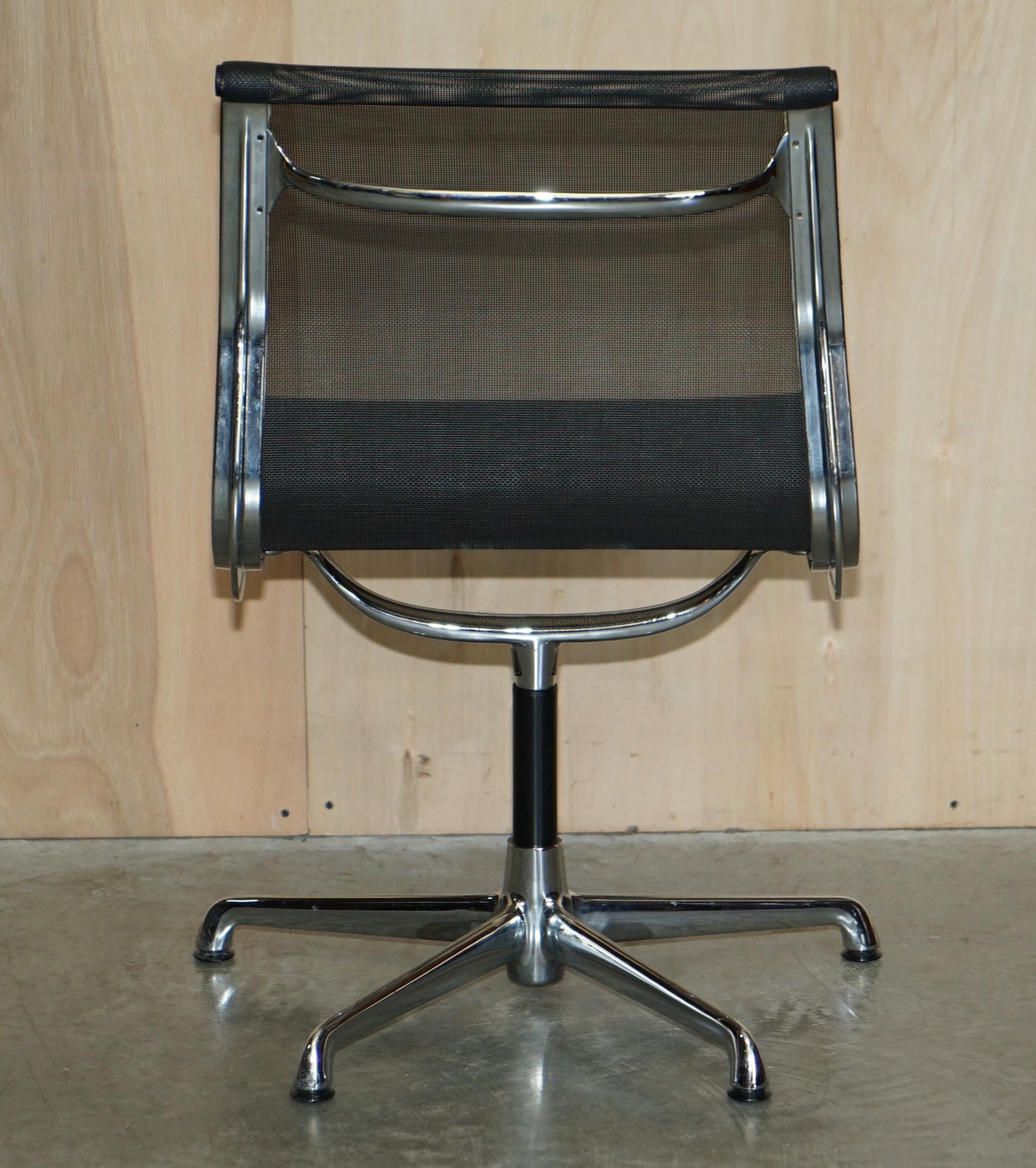 Hand-Crafted 1 of 4 Vintage Vitra Icf Eames EA105 Hopsak Swivel Office Armchairs For Sale