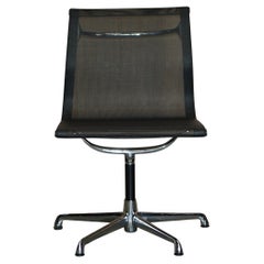 1 di 4 Poltrone da ufficio girevoli Vitra Icf Eames EA105 Hopsak d'epoca