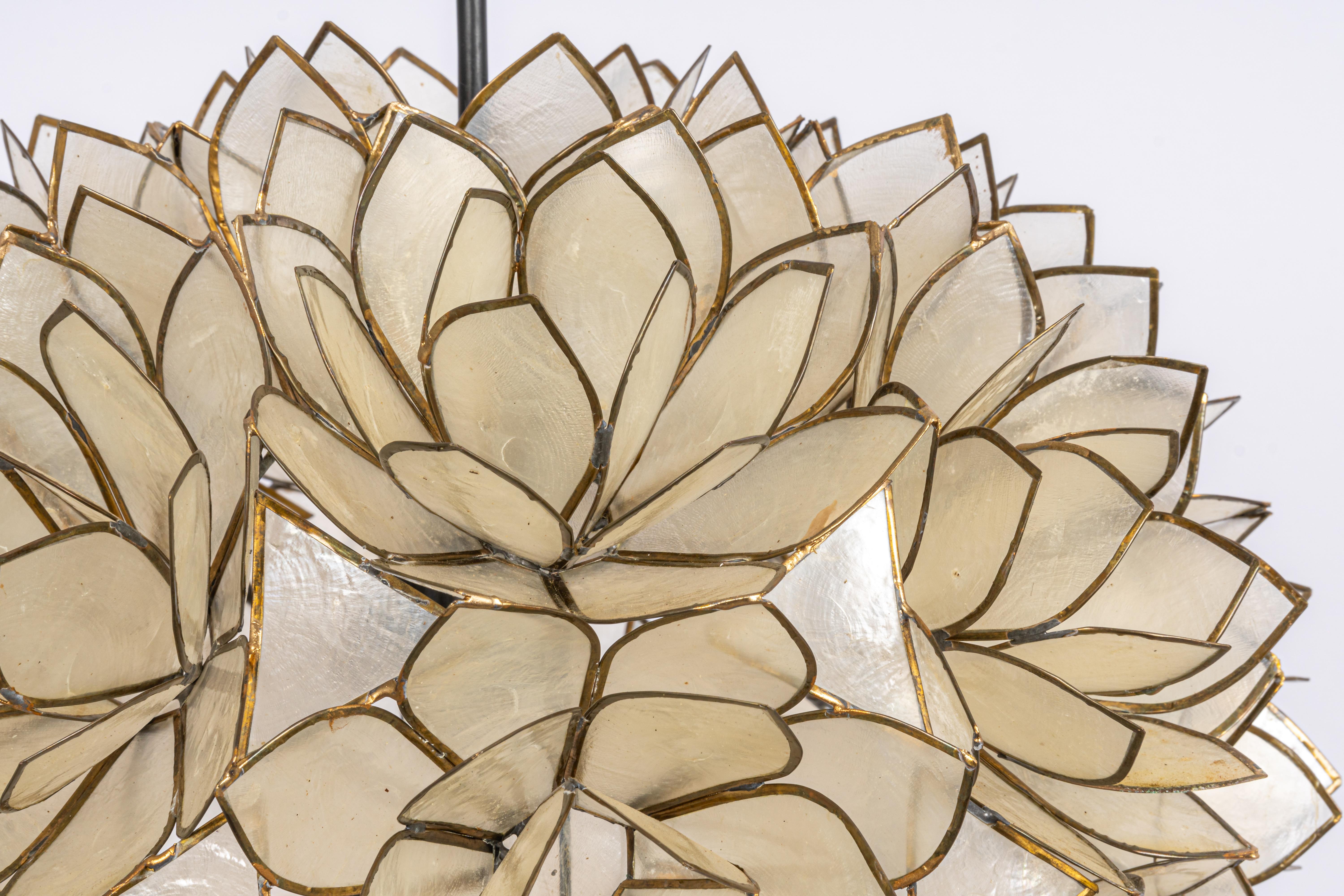 1 of 5 Capiz Shell Lotus Ball Lampadario a sospensione Germania, anni '60 in vendita 2