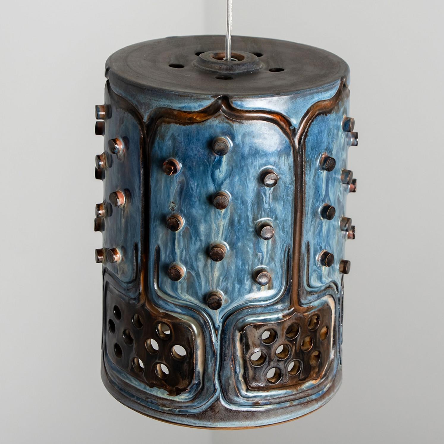Fine XX secolo 1 of 5 Lampade a sospensione in ceramica blu cognac, Danimarca, 1970 in vendita