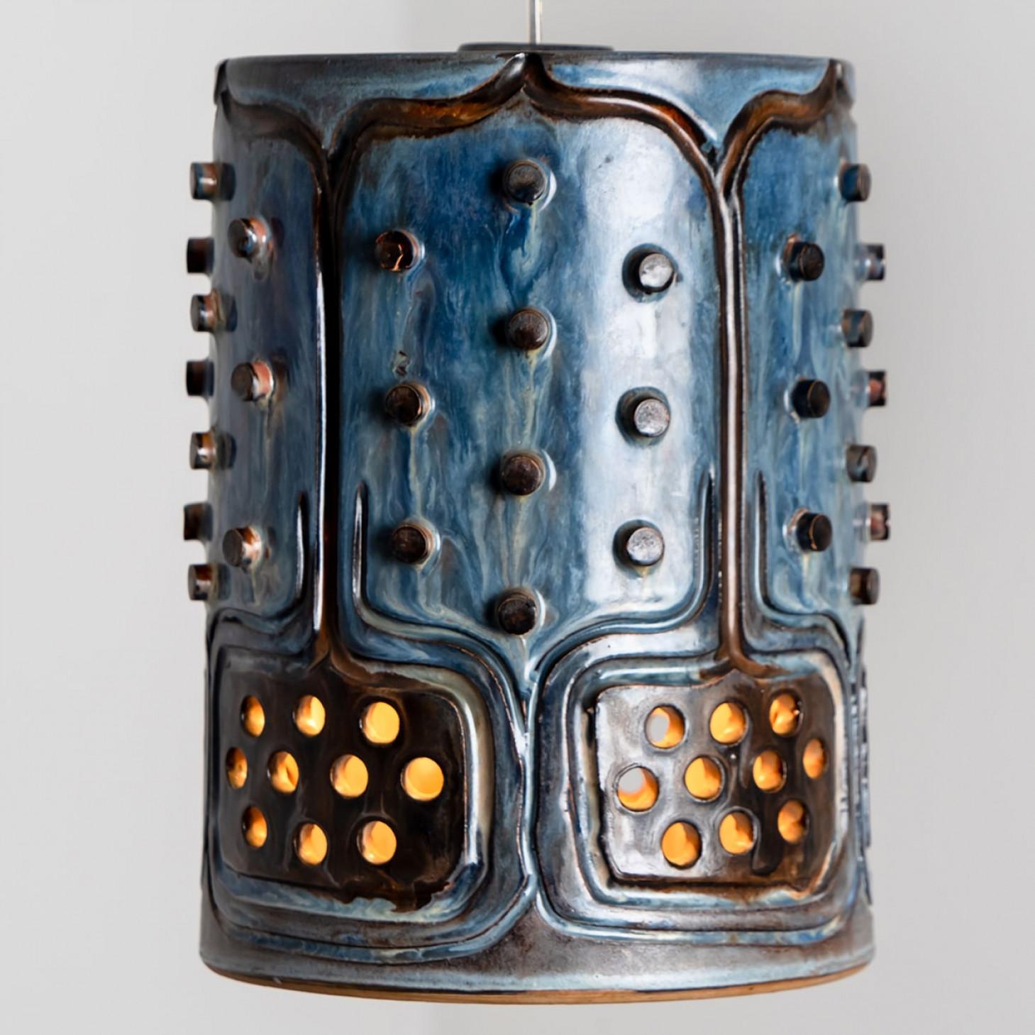 Ceramica 1 of 5 Lampade a sospensione in ceramica blu cognac, Danimarca, 1970 in vendita