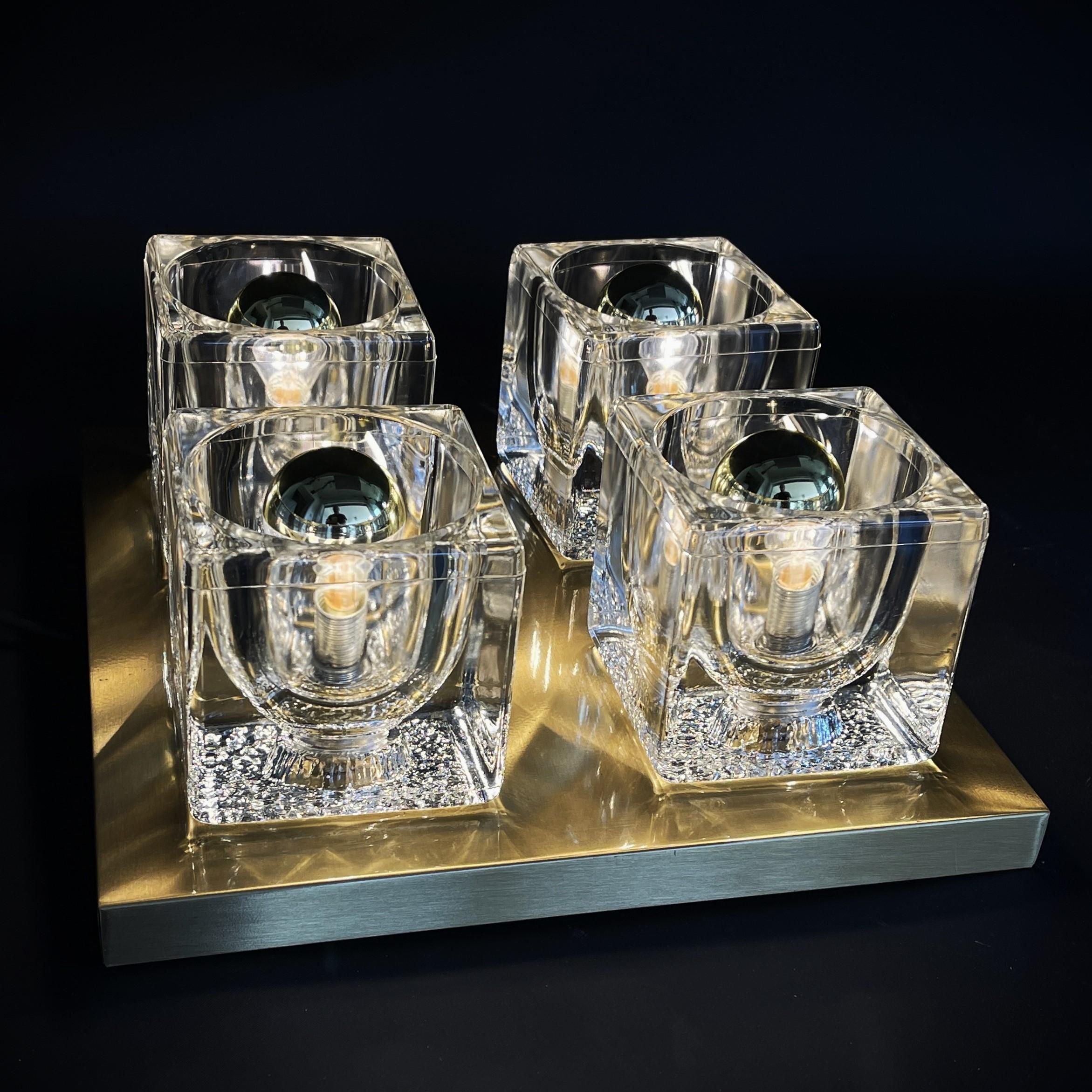 Ice glass wall- or ceiling lamp by Peill & Putzler, 1970s.

This designer lamp is a real classic from the 70s. The lounge lamp by Peill & Putzler is made of high-quality glass in the shape of an ice cube. The clear glass cubes create a beautiful