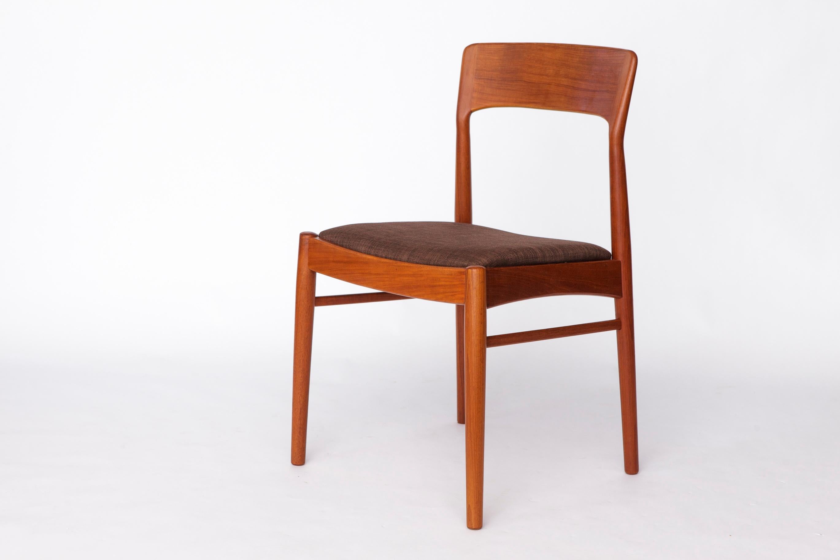 1 de 5 Sillas de comedor de teca Henning Kjærnulf para KS Møbler, años 60  Medio siglo danés Pulido en venta